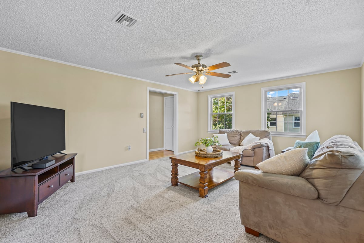 191 Malden Lane N Image 4
