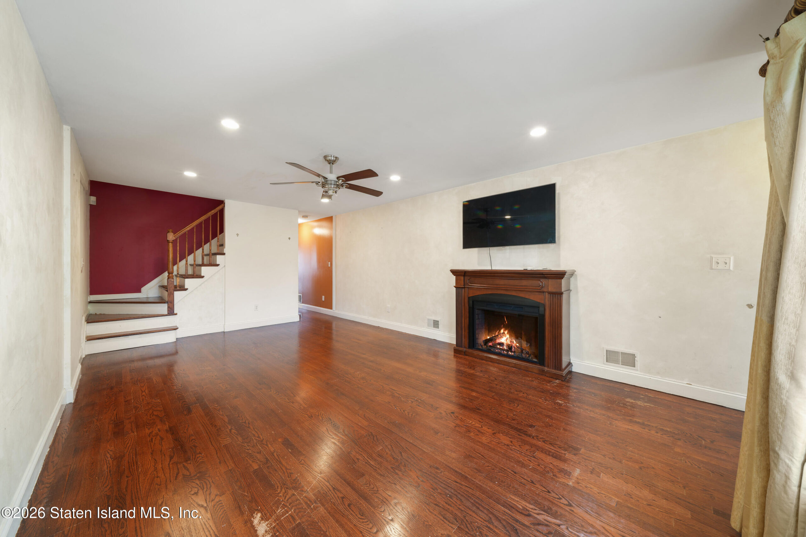 42 Dartmouth Loop Image 3