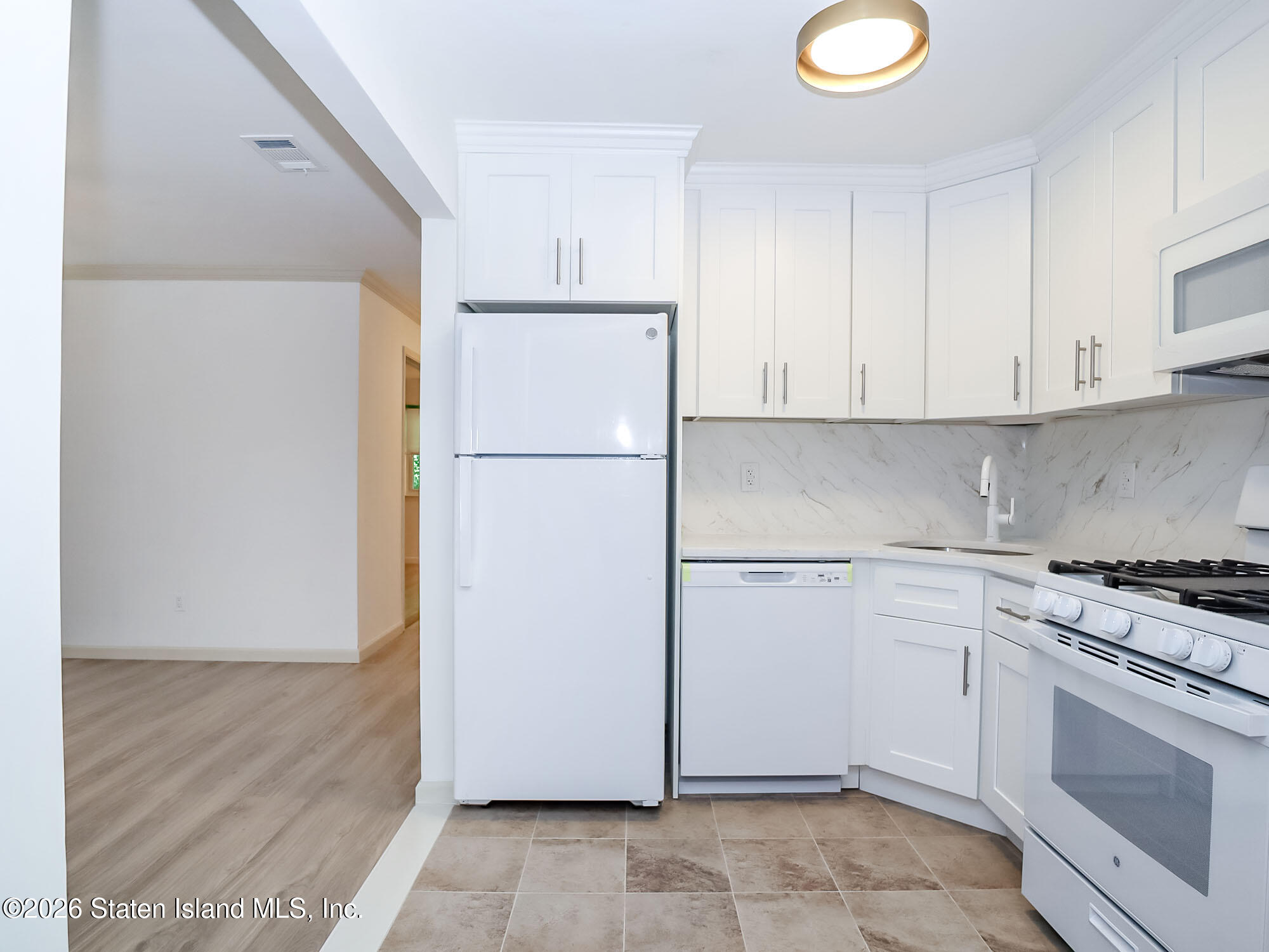 172 Timber Ridge Drive, Staten Island, NY, 10306 image 8