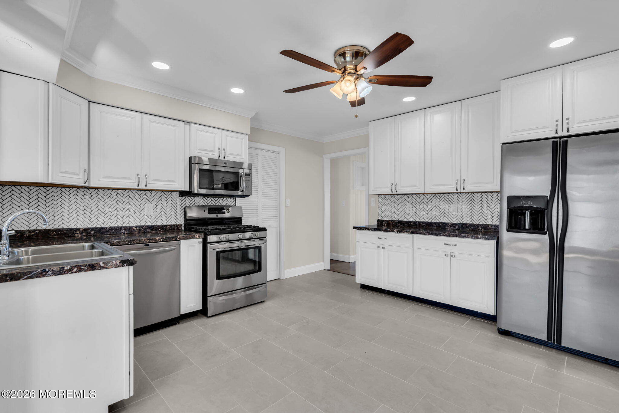 101 Clearwater Drive Image 4