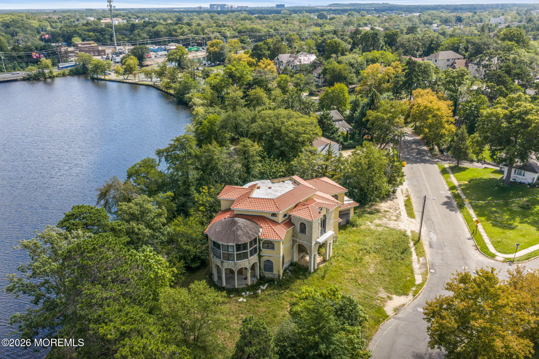 123 S Lake Drive Image 4