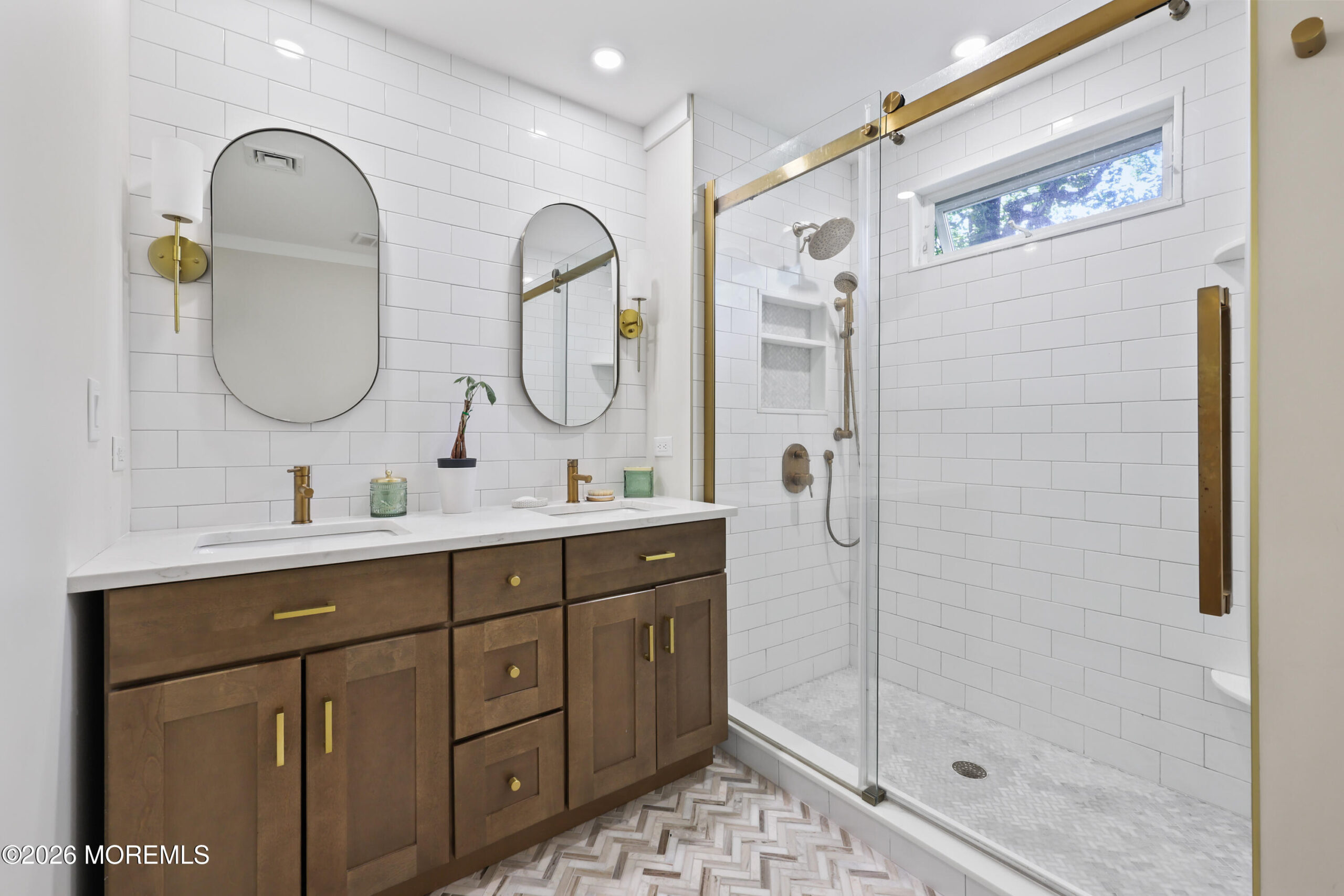 807 Arthur Drive Image 4