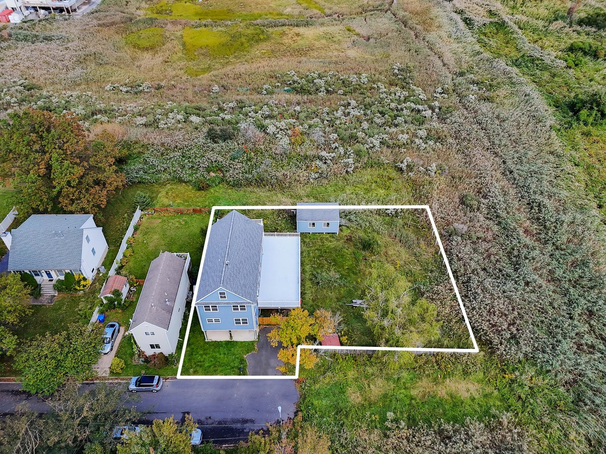 227 Bay Avenue Image 3