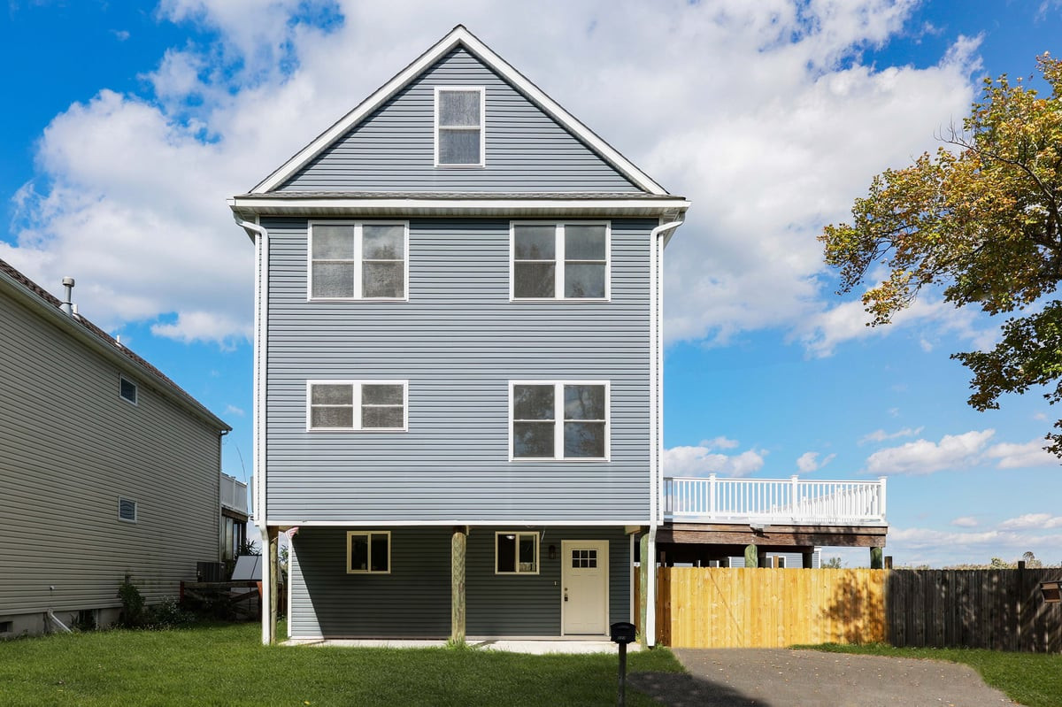 227 Bay Avenue Image 2