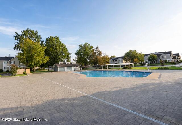 868 Rossville Avenue Image 4