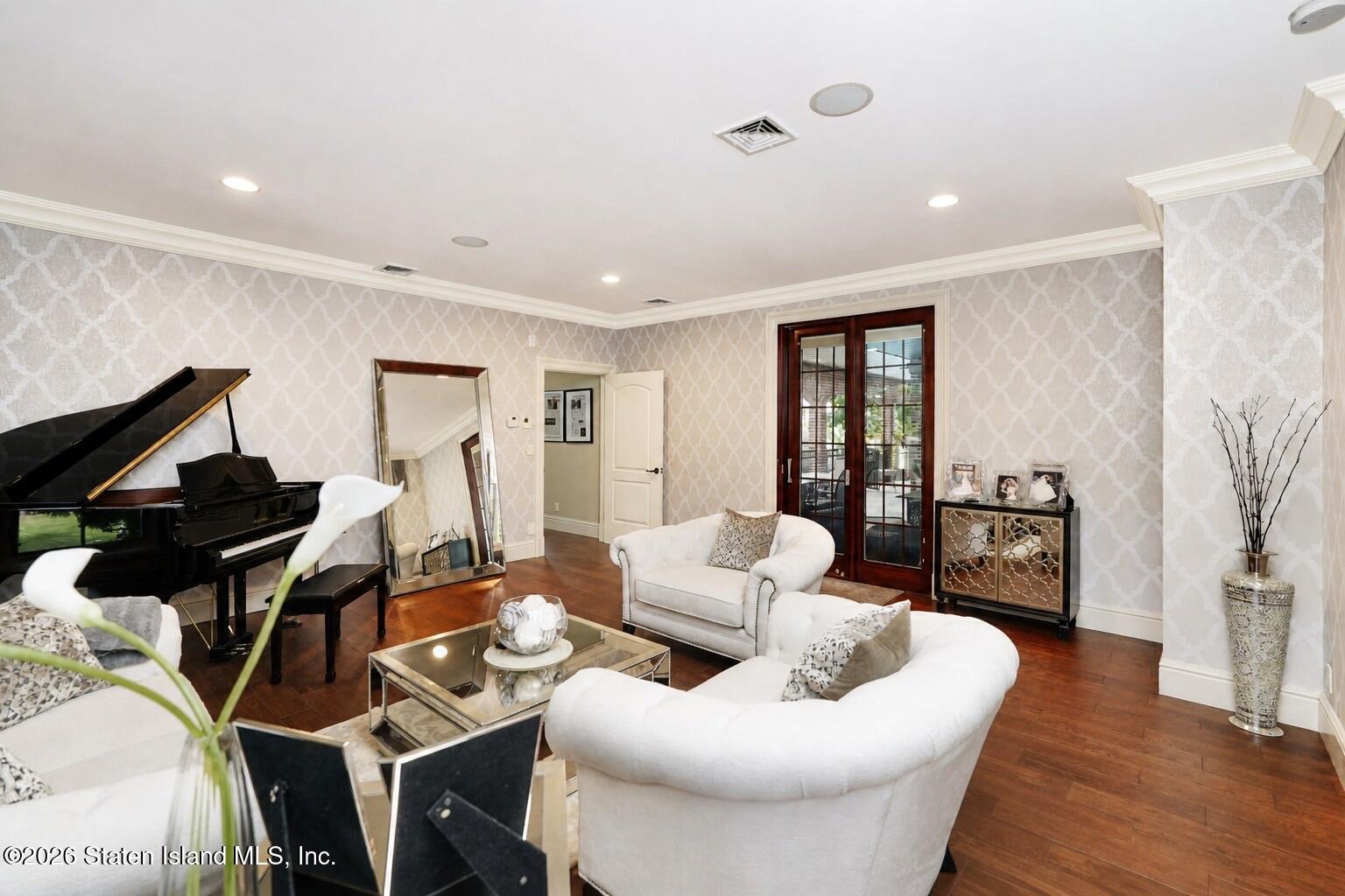 444 Wooddale Avenue Image 3