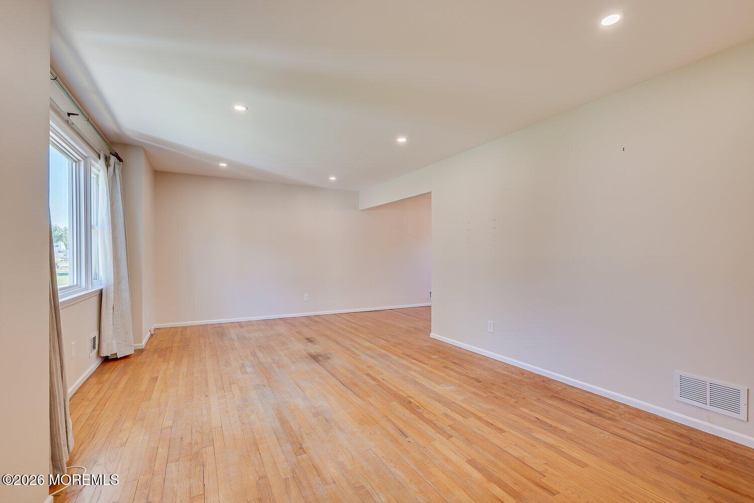 825 Warwick Road Image 4