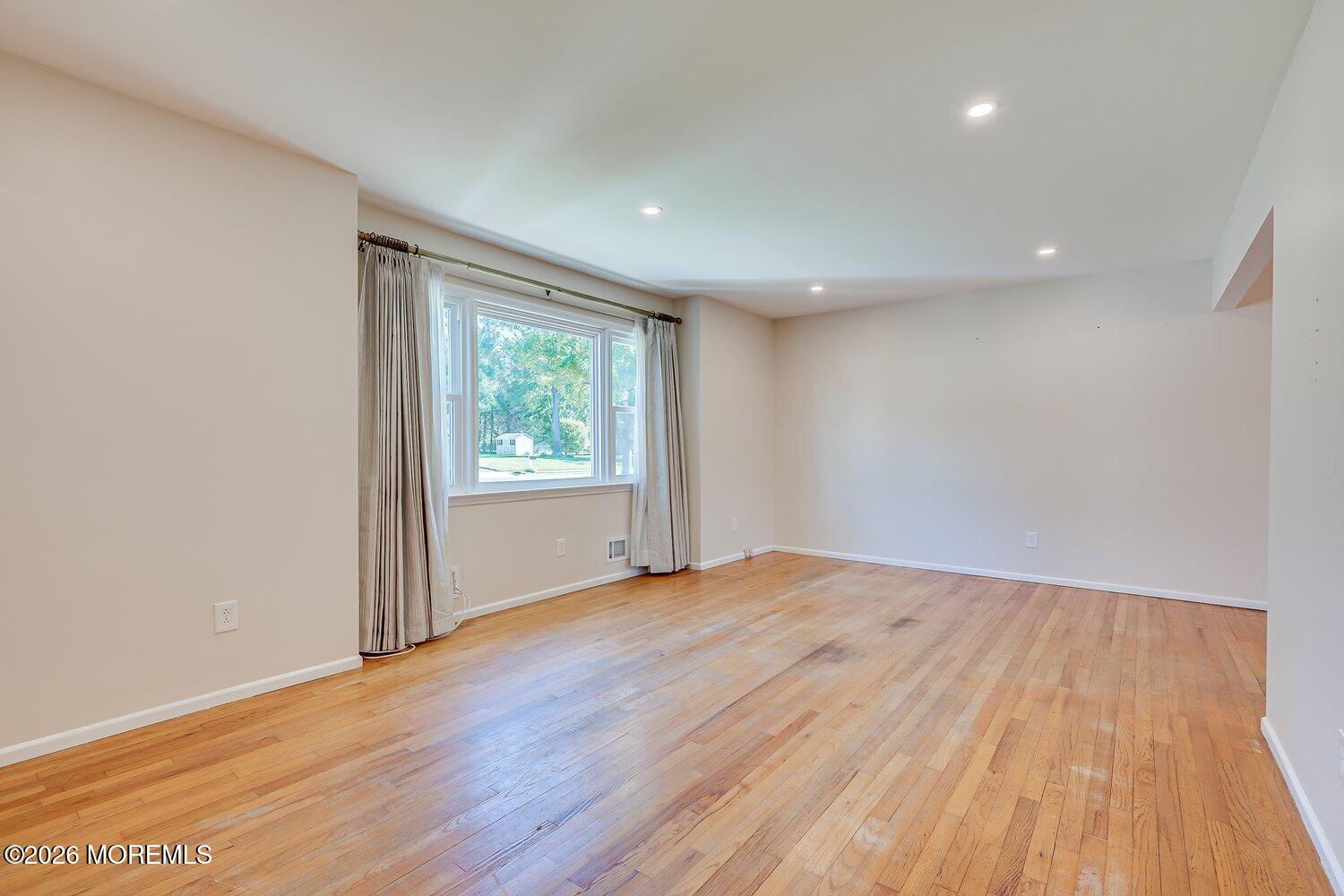 825 Warwick Road Image 5