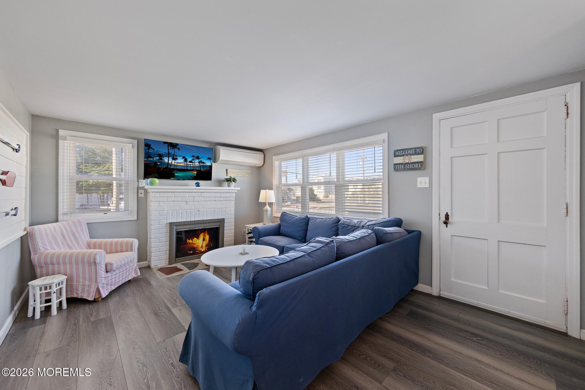 7 E 21st Street Image 2