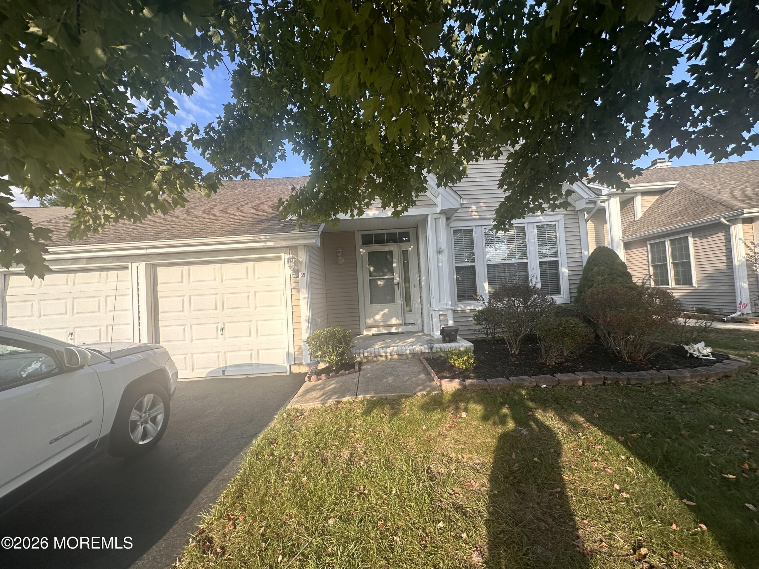39 Lakeland Drive Image 1