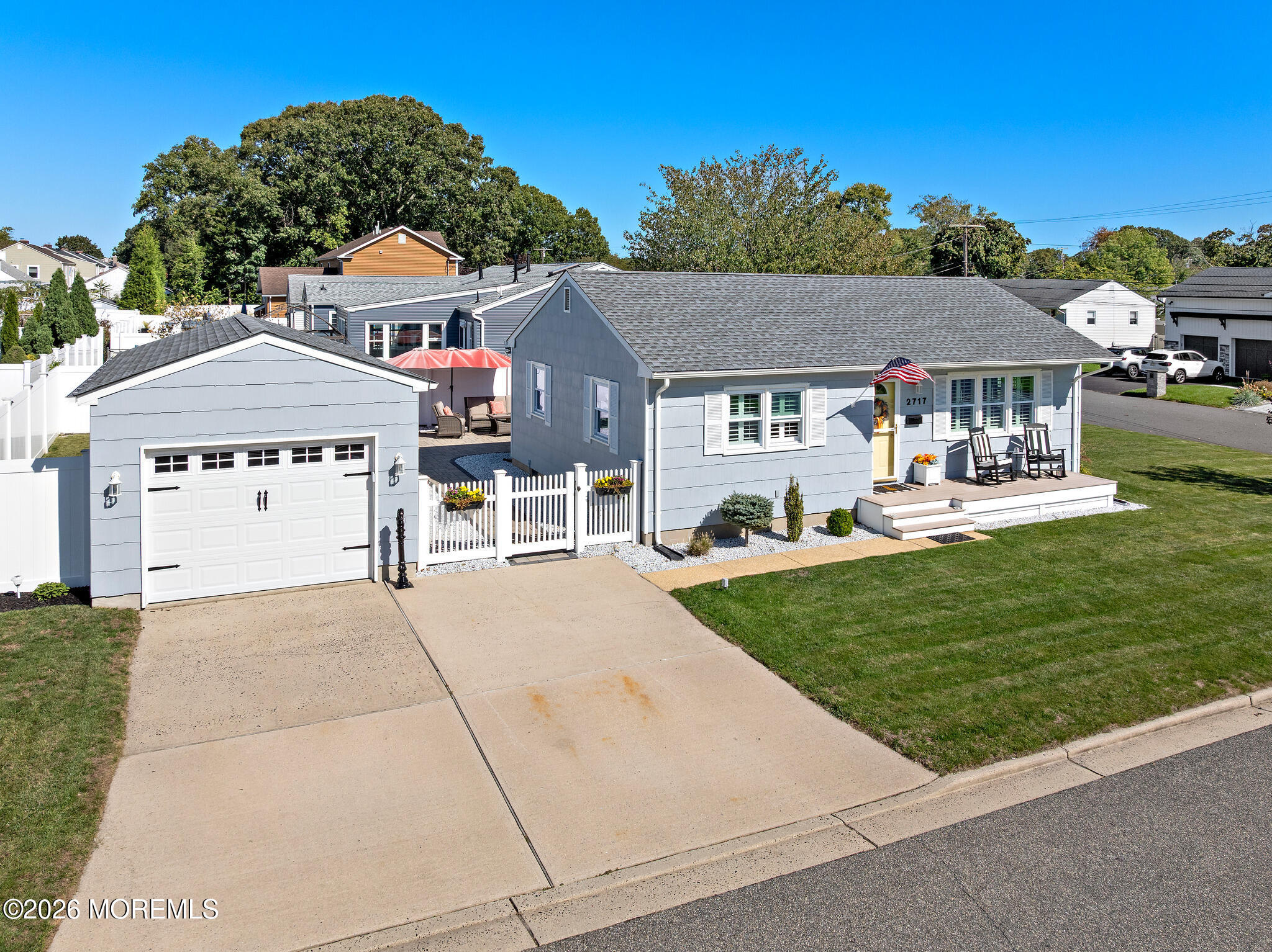 2717 Shady Glen Avenue Image 2