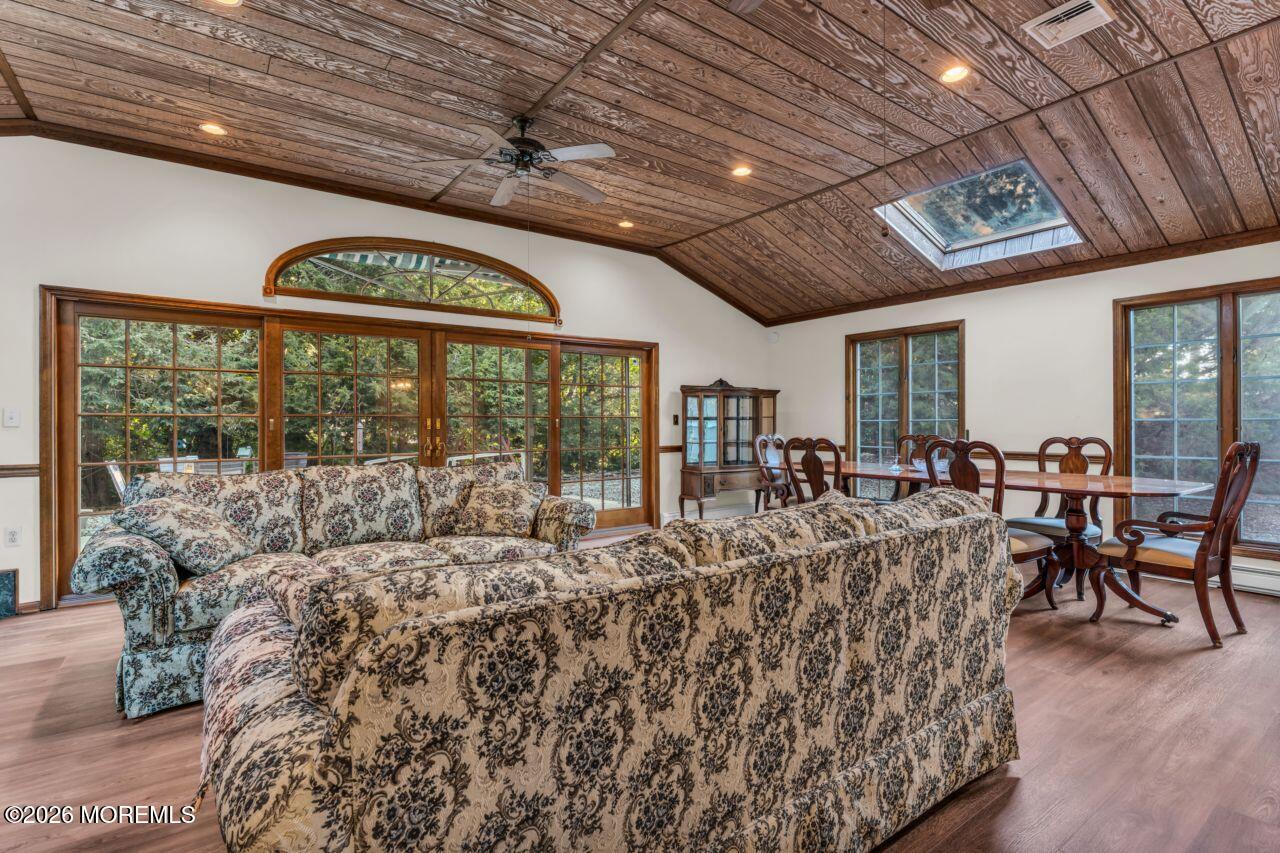 484 Apple Valley Drive Image 3