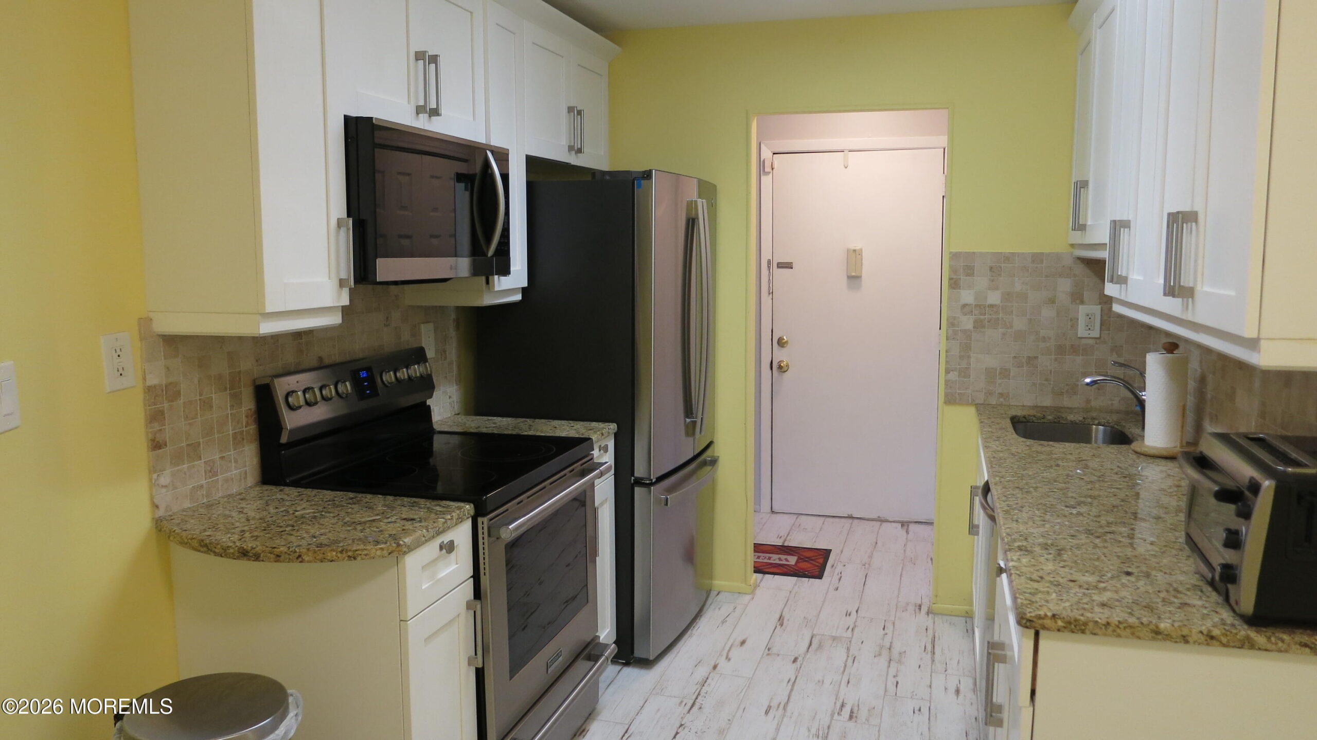 24 E Meadow Green Circle Image 5