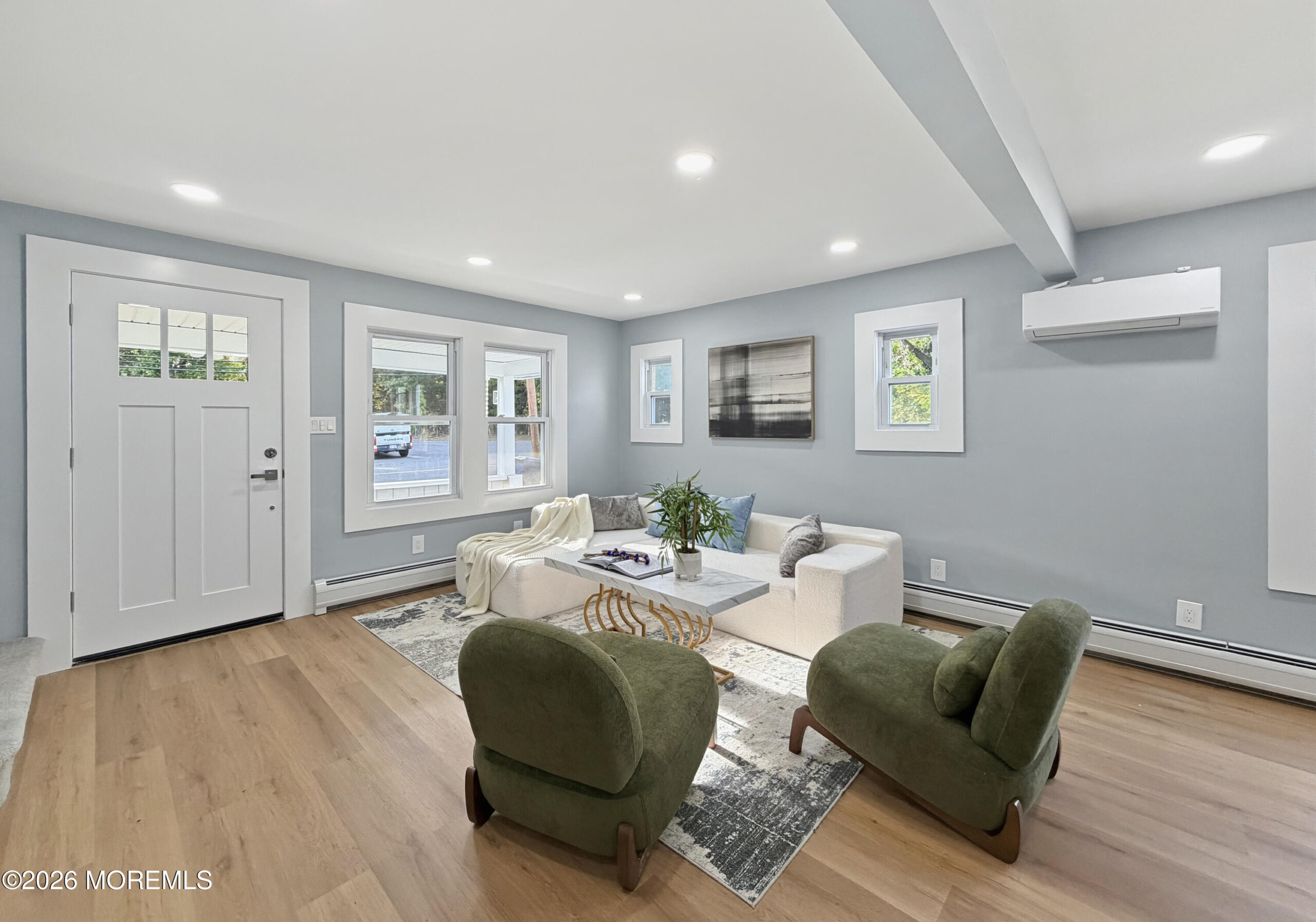 543 N Riverside Drive Image 4