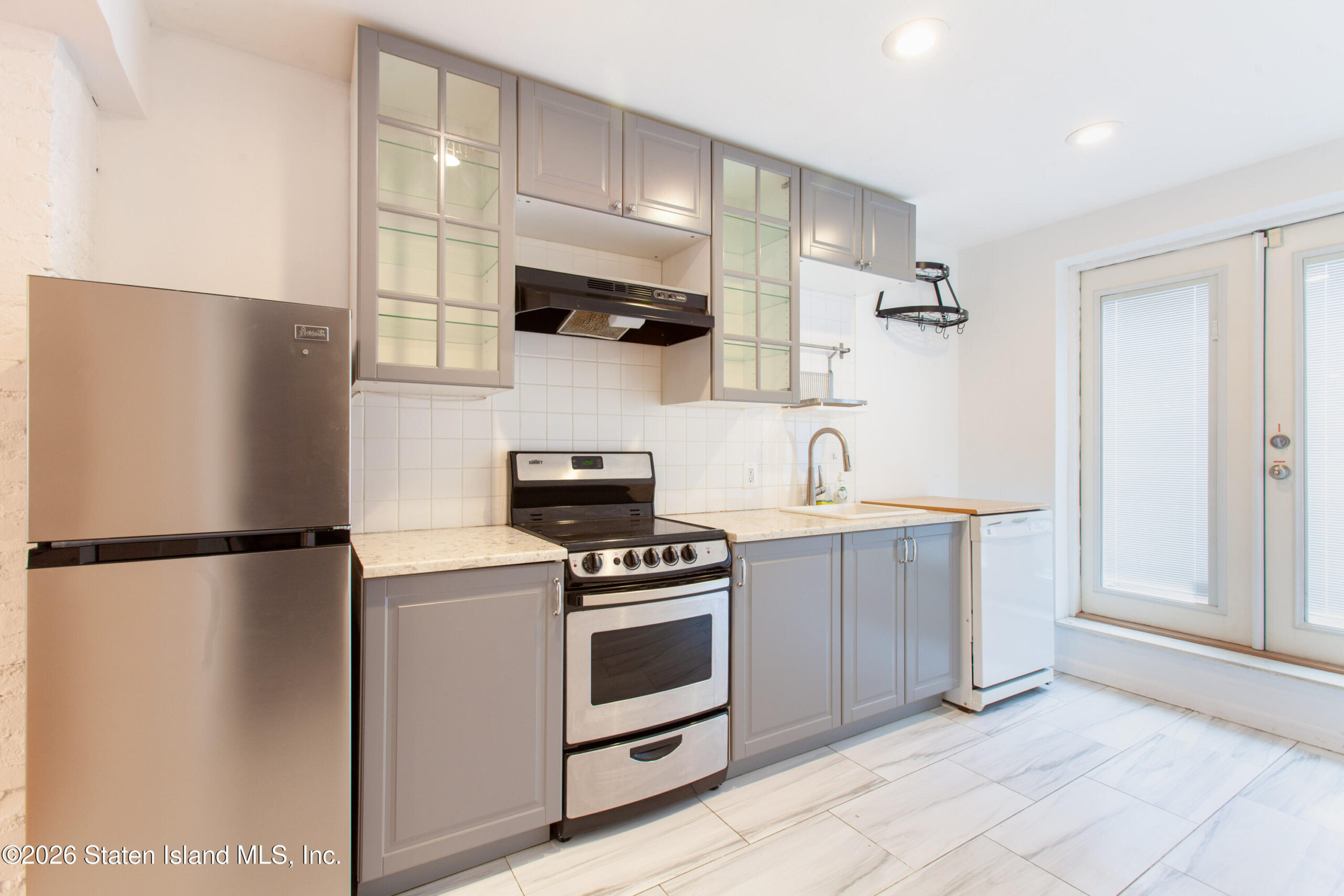 320 42nd Street Image 4