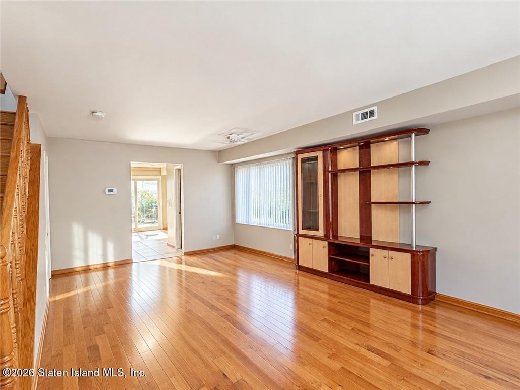 454 Raritan Avenue Image 3