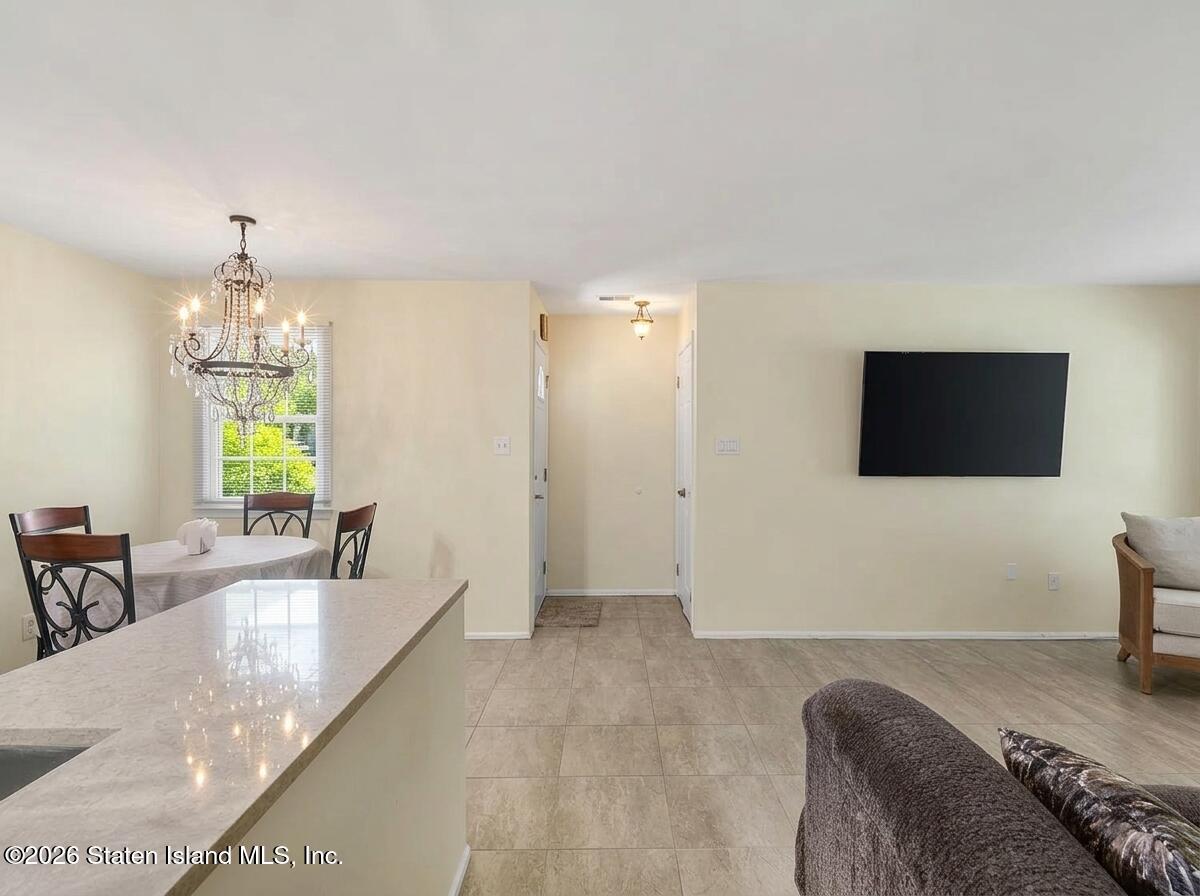 471 Hawthorne Place Image 2