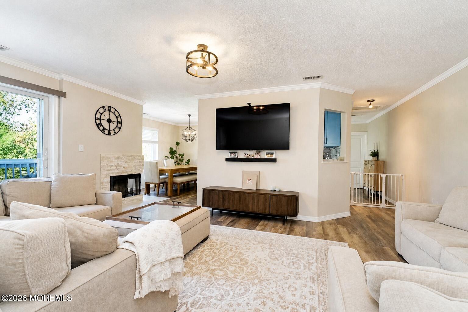 56 Farnham Square Image 4