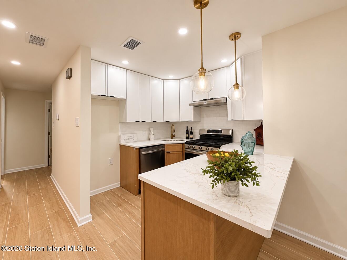 64 Timber Ridge Drive, Staten Island, NY, 10306 image 13