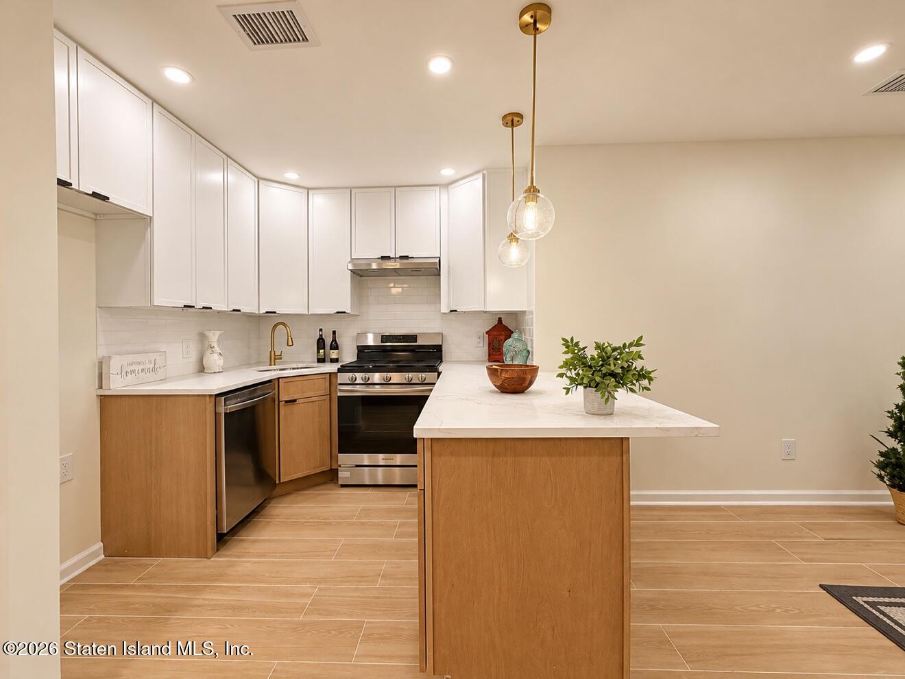 64 Timber Ridge Drive, Staten Island, NY, 10306 image 21