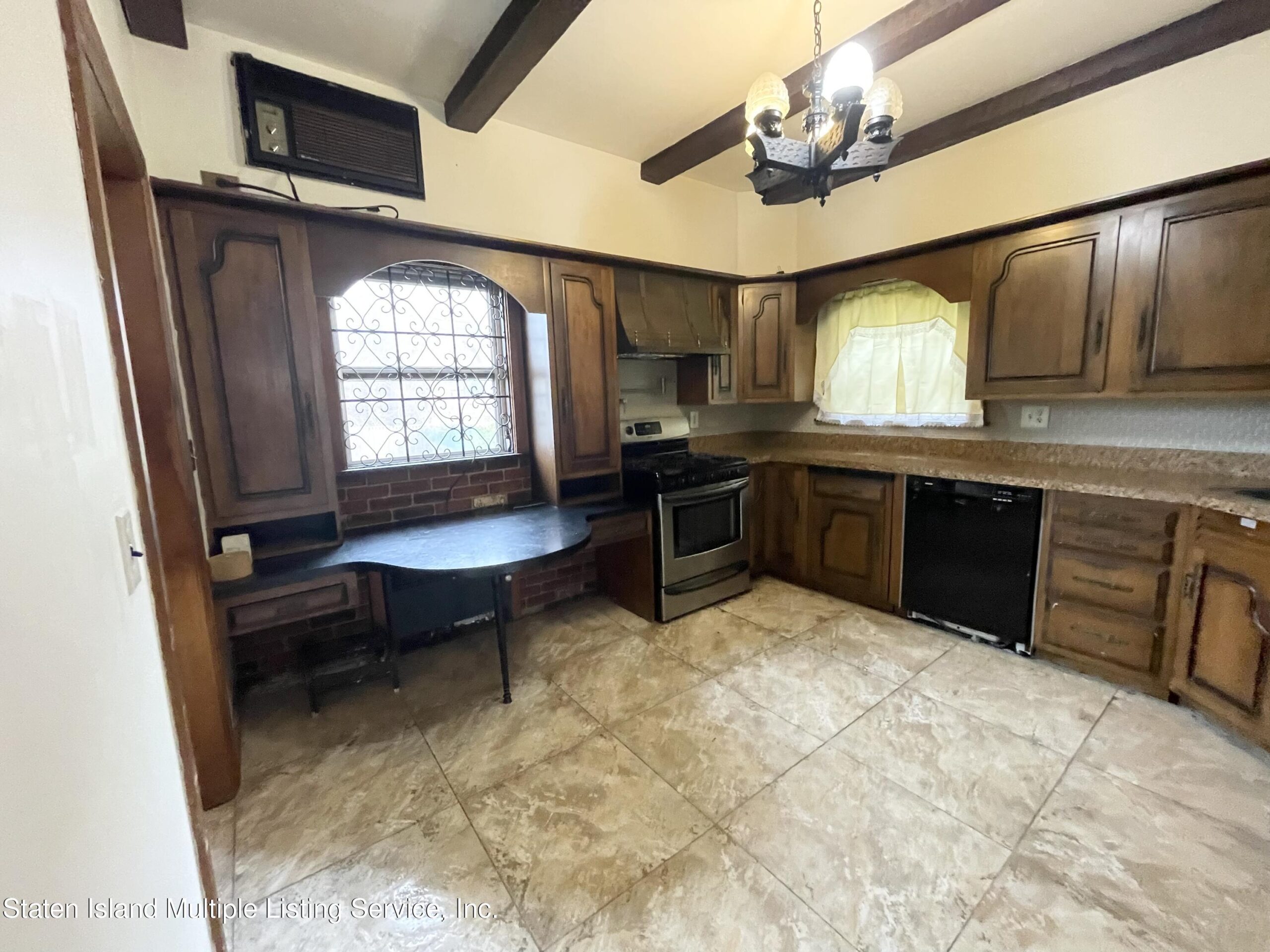 913 Post Avenue Image 5