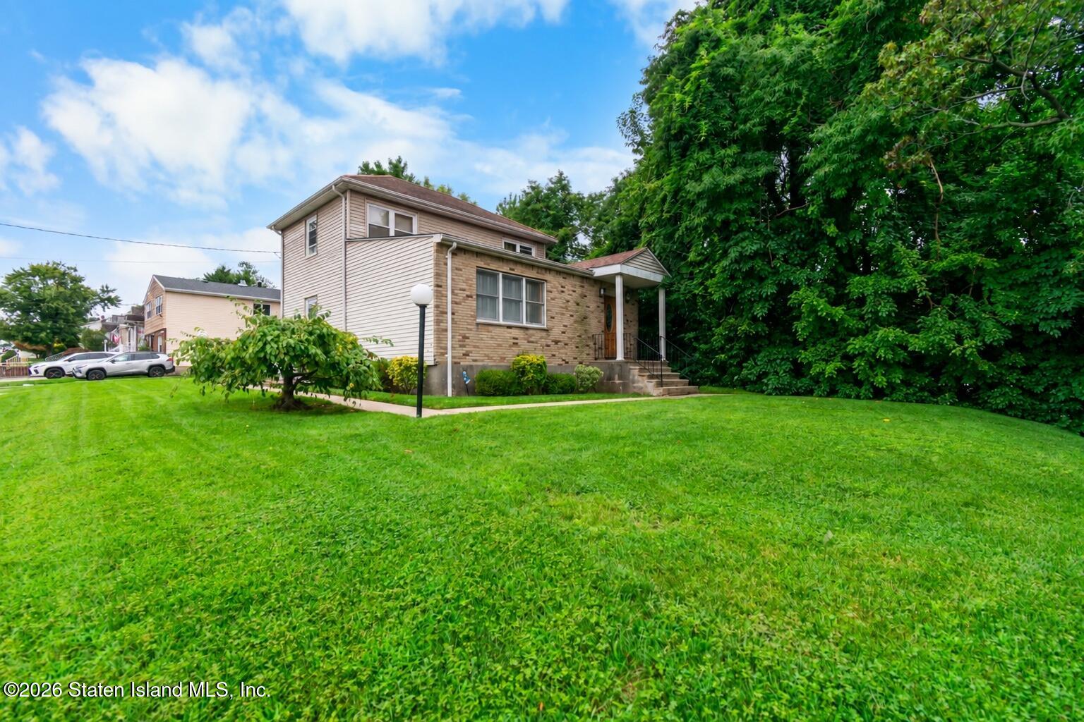 2344 Victory Boulevard Image 2