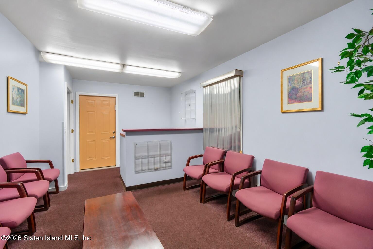 2344 Victory Boulevard Image 4