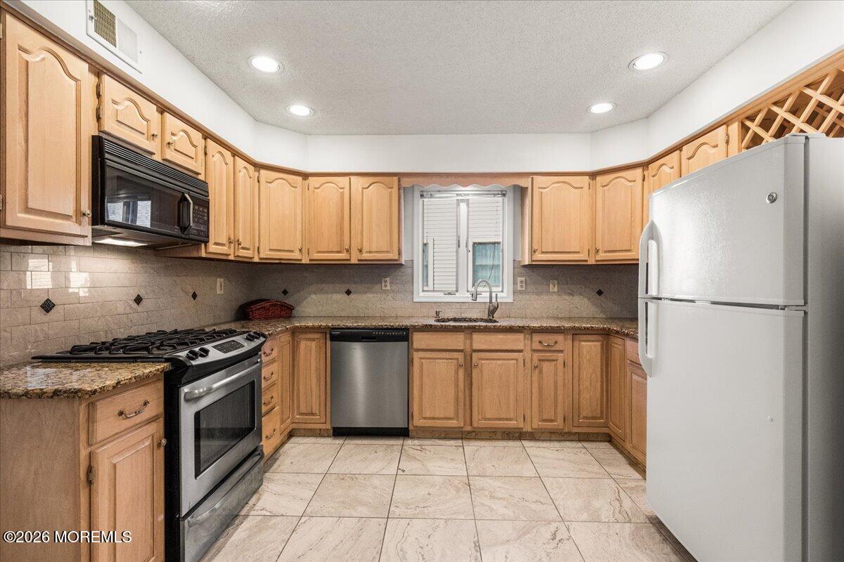 19 Hampton Drive, Marlboro, NJ, 07746 image 7