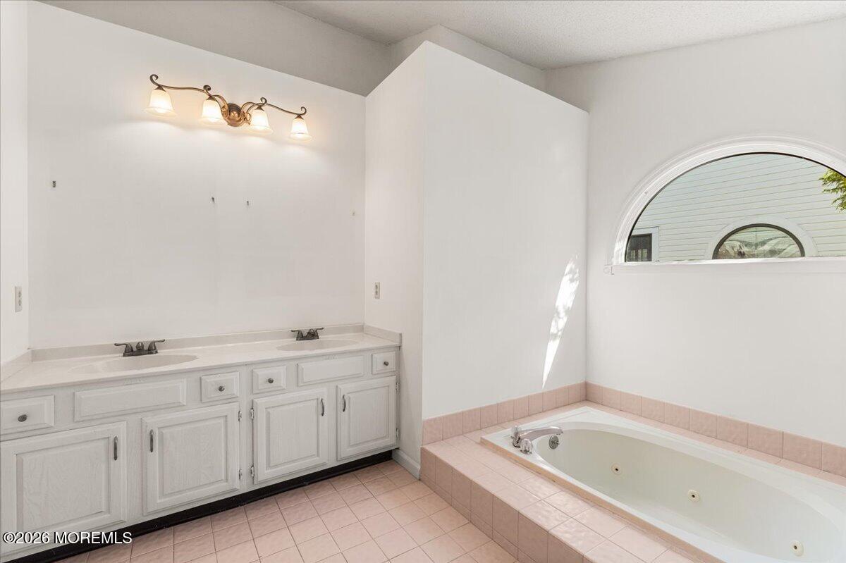 19 Hampton Drive, Marlboro, NJ, 07746 image 14
