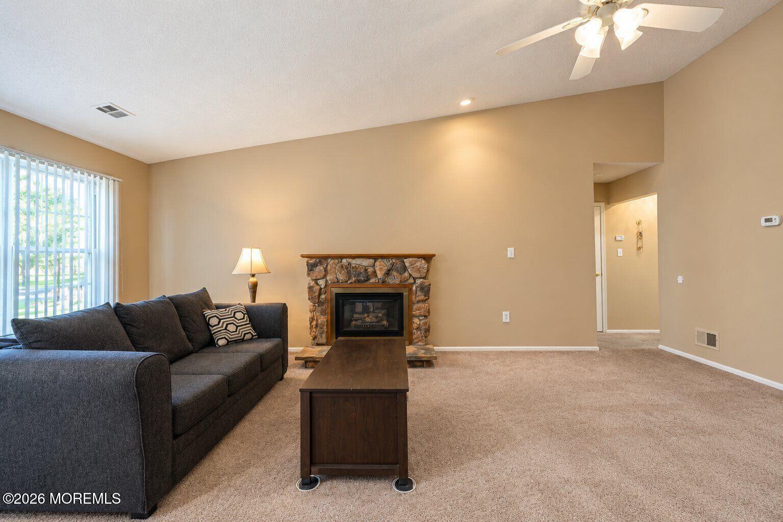 121 Farnworth Close Image 2