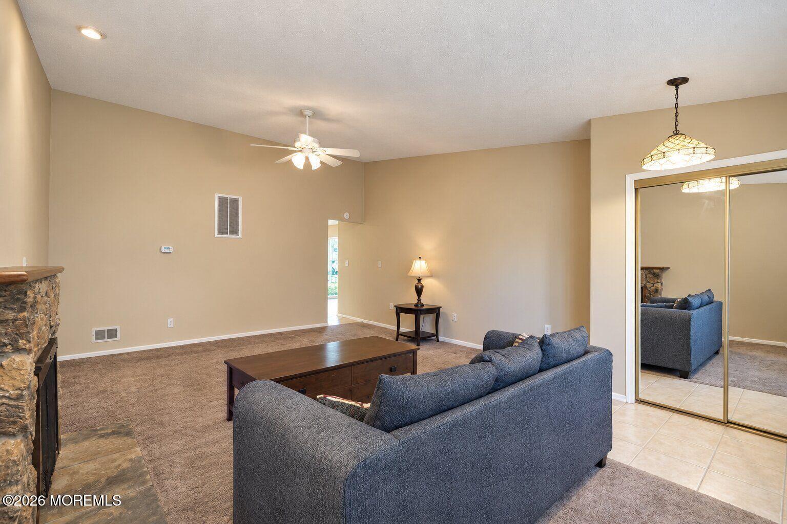 121 Farnworth Close Image 4