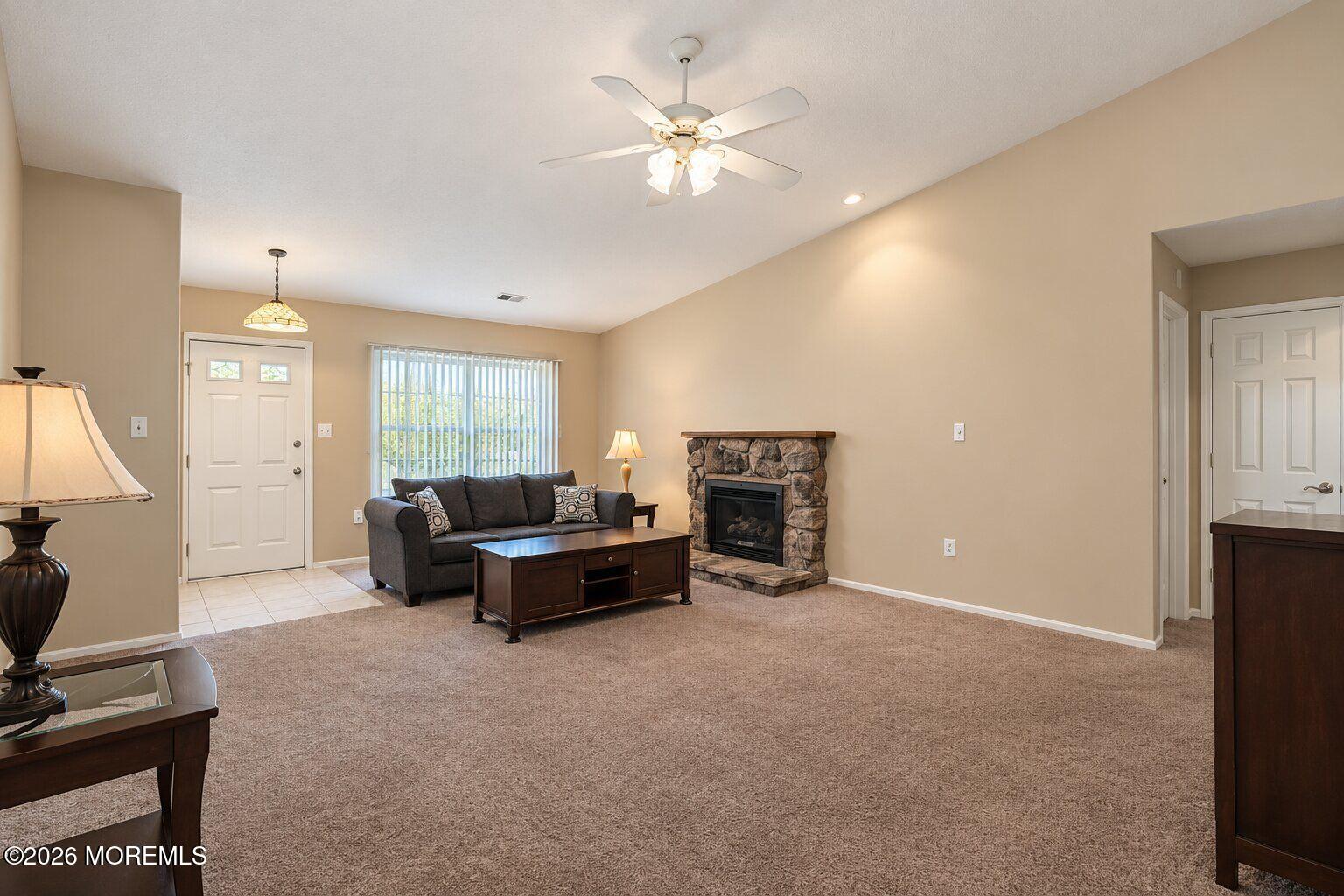121 Farnworth Close Image 5