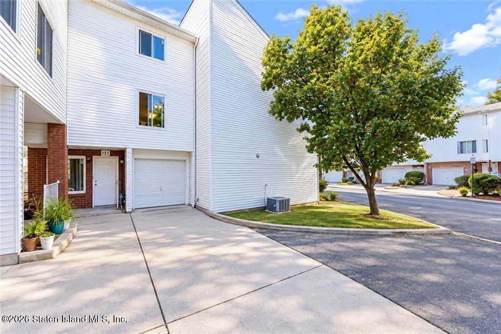 123 Jamie Lane, Staten Island, NY, 10312