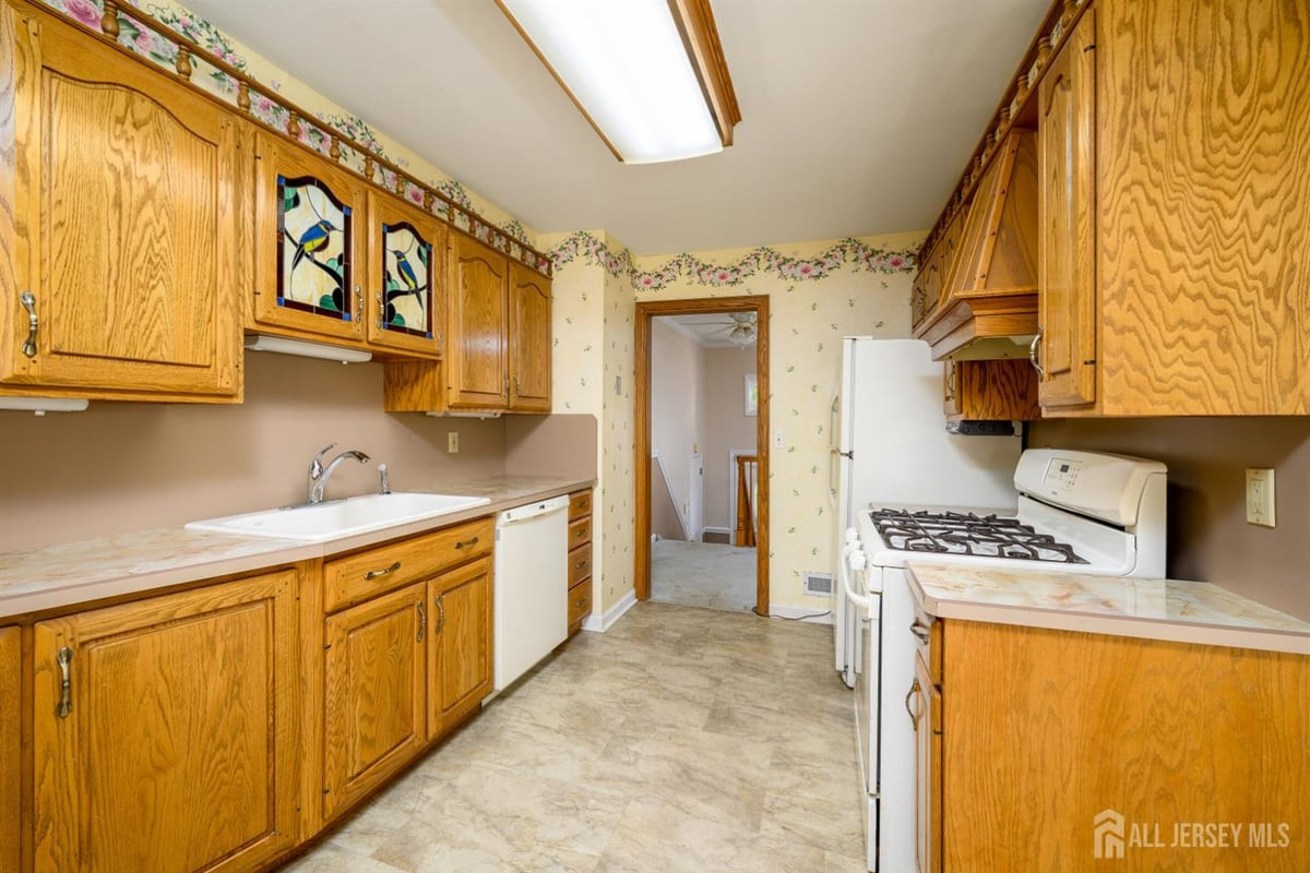 95 New Dover Avenue, Colonia, NJ, 07067 image 6