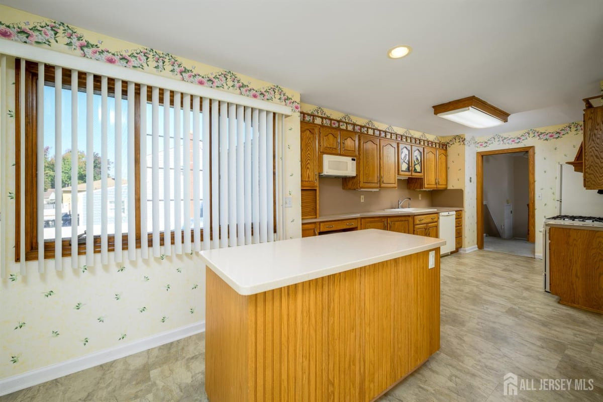 95 New Dover Avenue, Colonia, NJ, 07067 image 18
