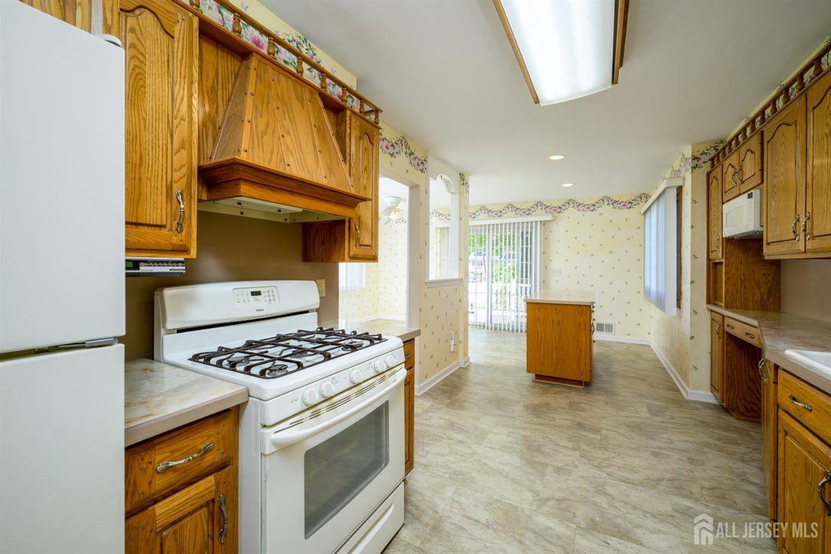 95 New Dover Avenue, Colonia, NJ, 07067 image 22