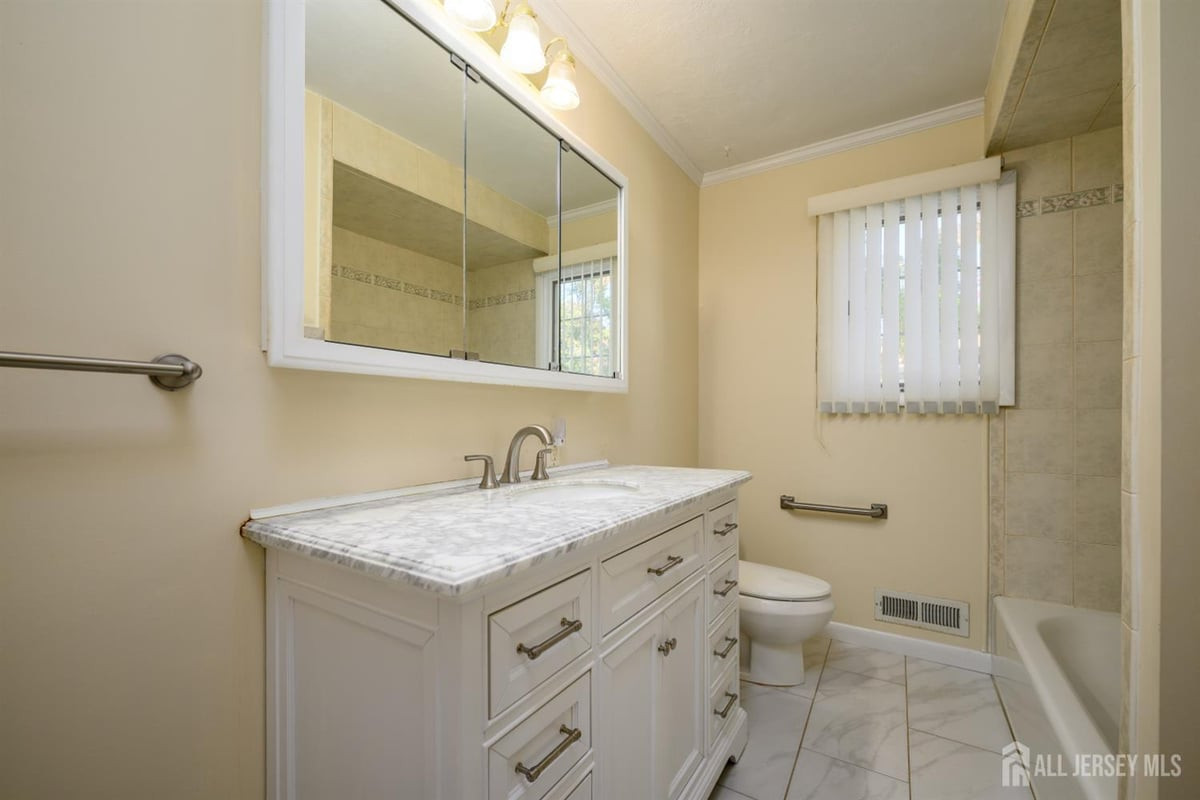 95 New Dover Avenue, Colonia, NJ, 07067 image 25