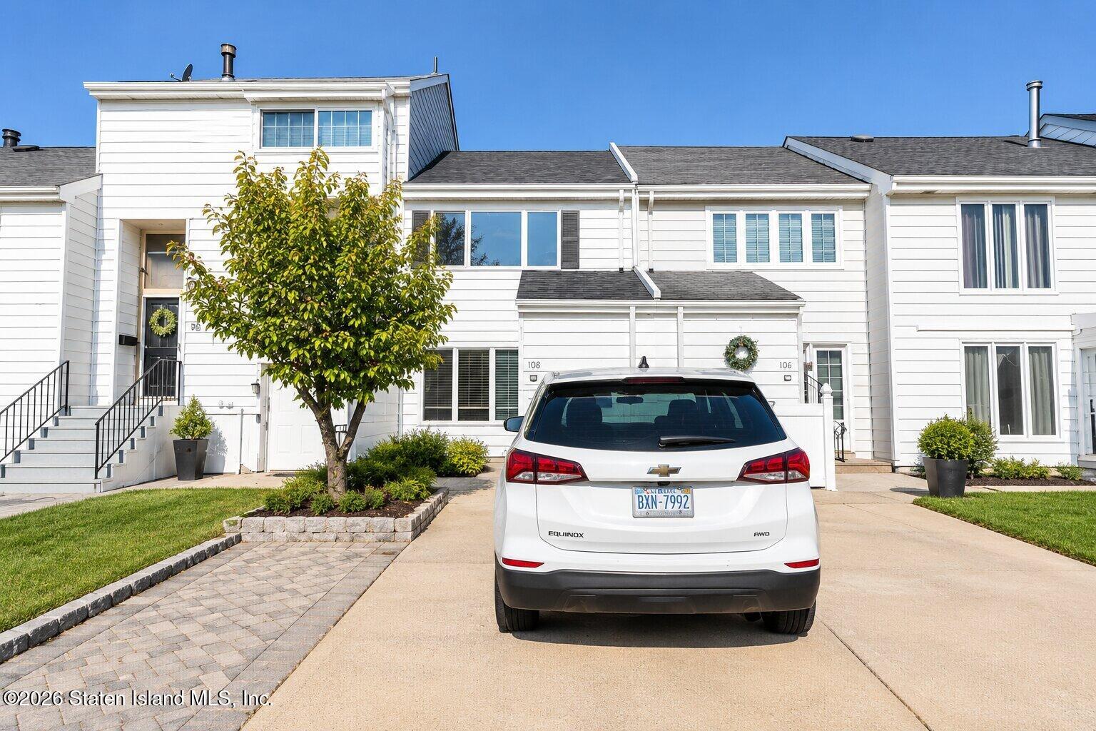 108 Hampton Green Image 2