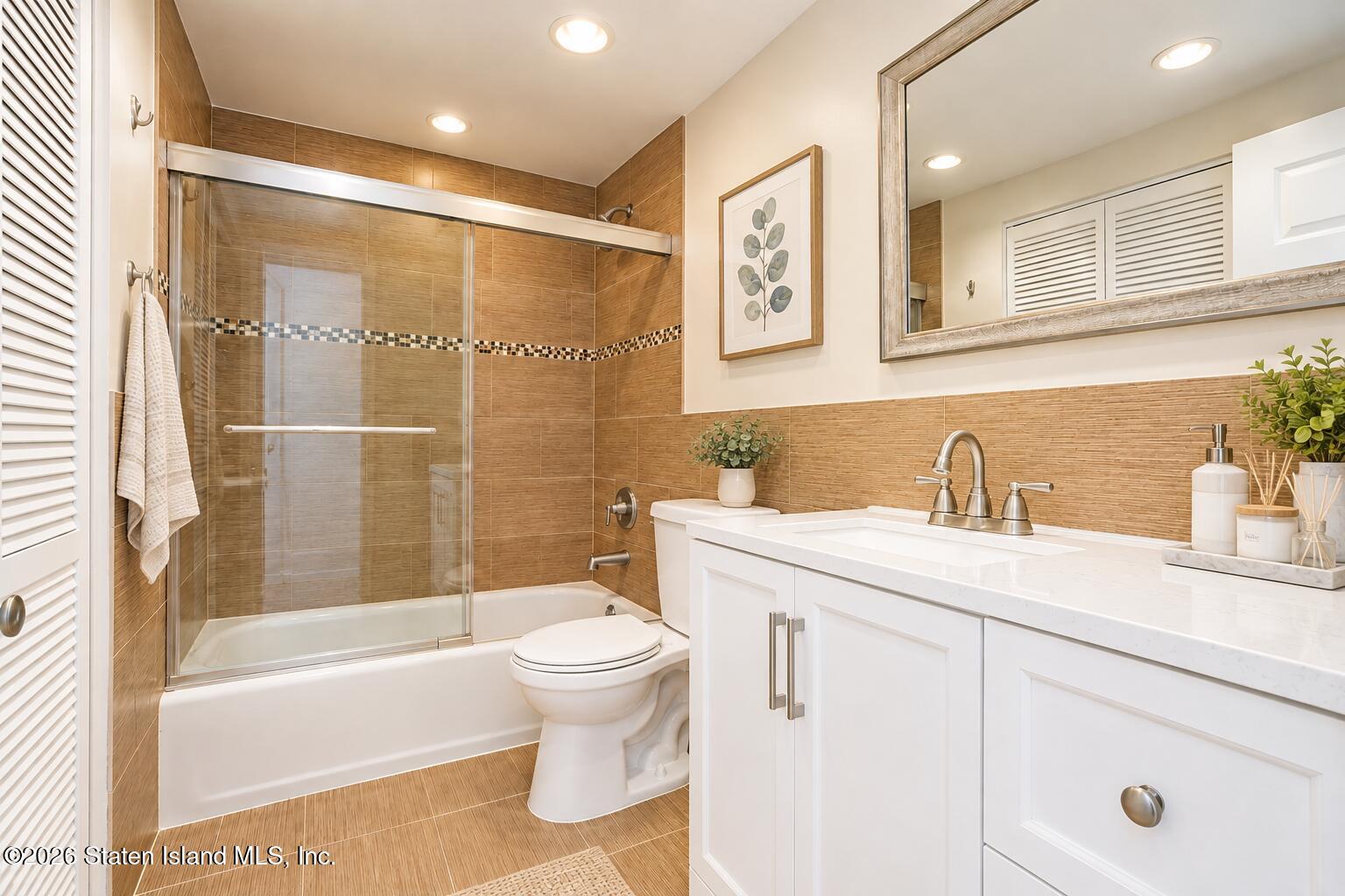 108 Hampton Green, Staten Island, NY, 10312 image 21