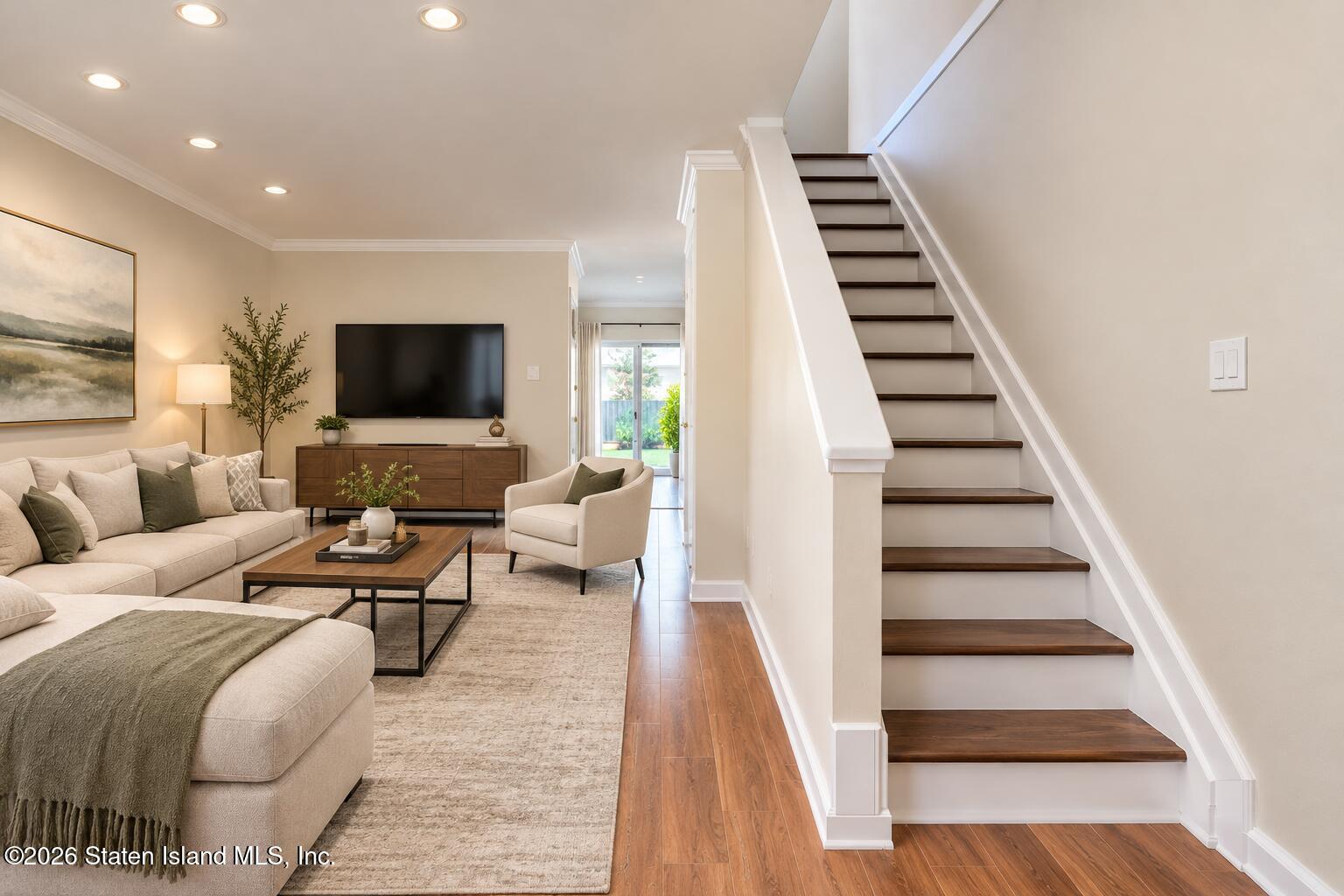 108 Hampton Green Image 4