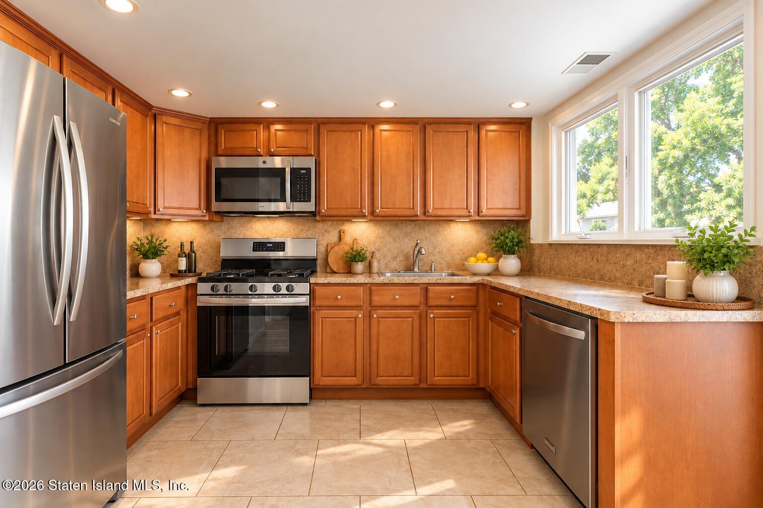 108 Hampton Green, Staten Island, NY, 10312 image 12