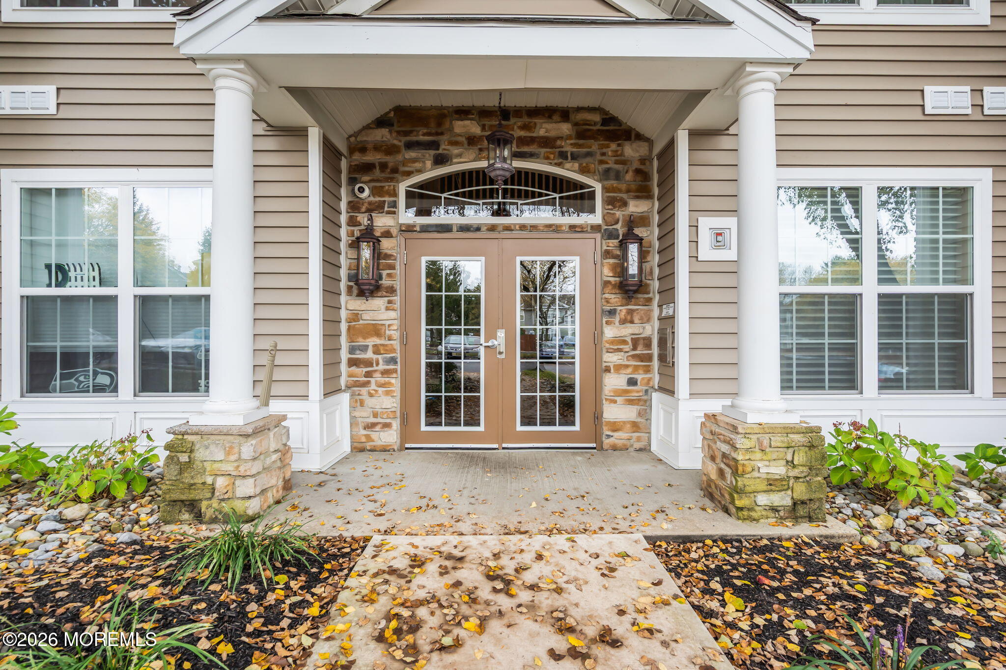 589 St Andrews Place Image 3