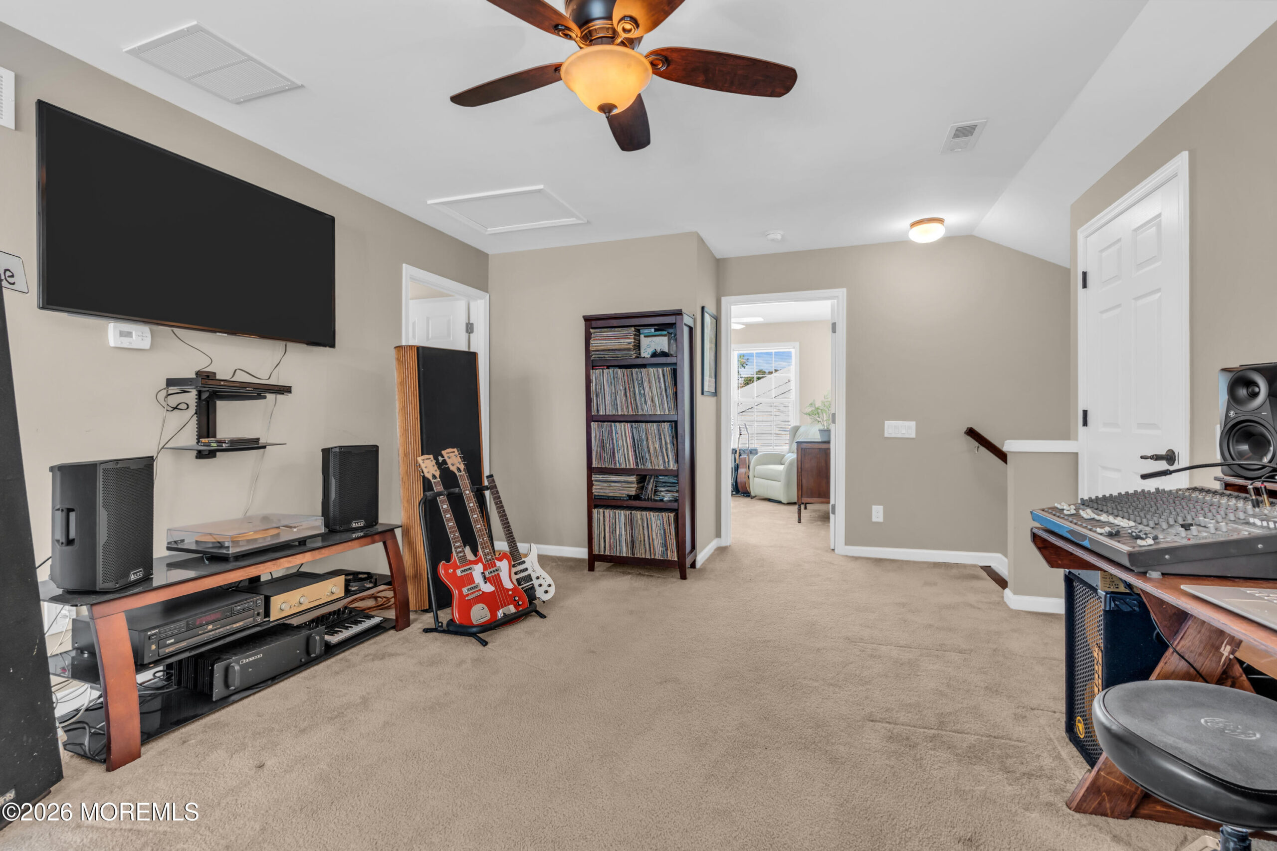 18 W Campania Lane, Farmingdale, NJ, 07727 image 49