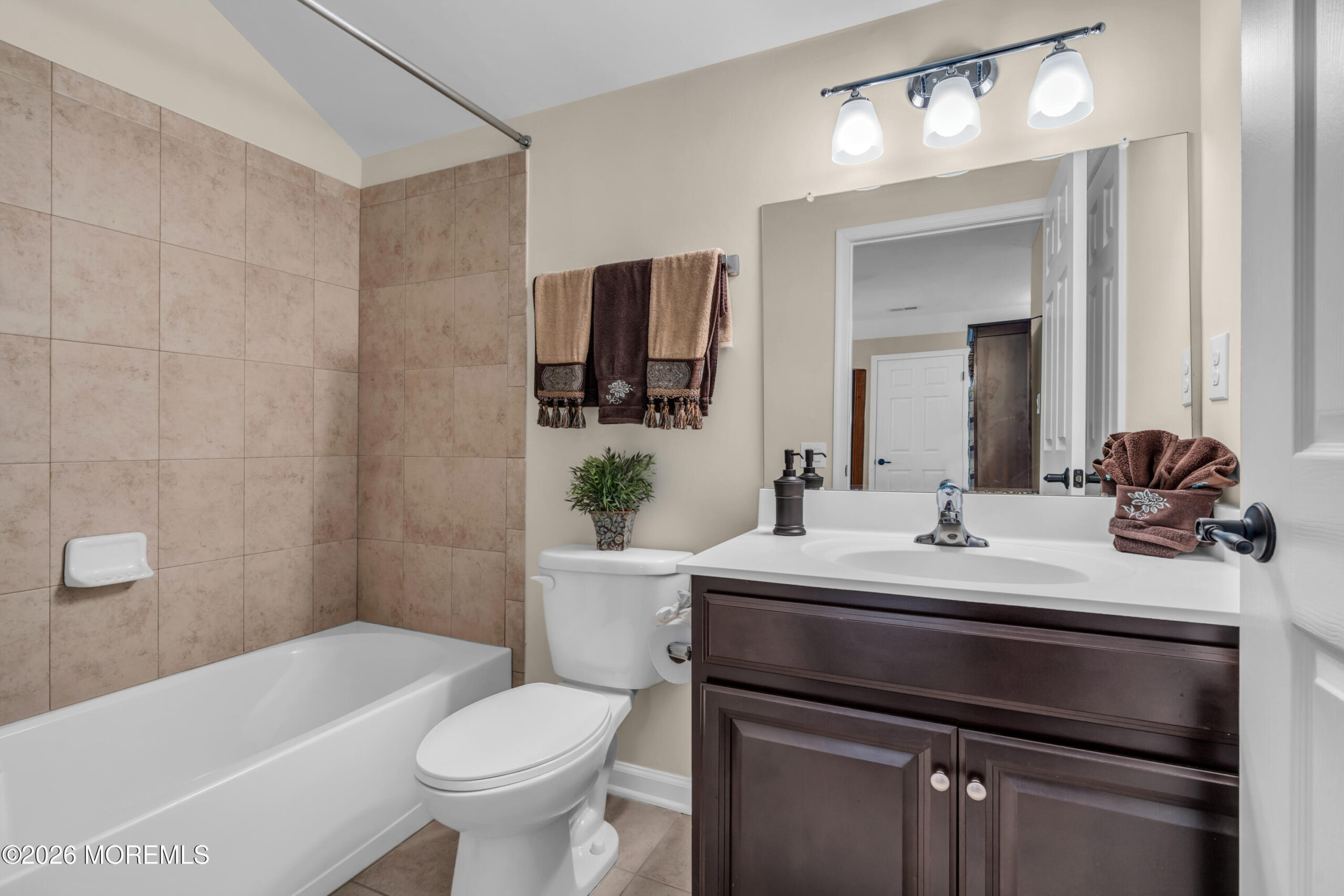 18 W Campania Lane, Farmingdale, NJ, 07727 image 50