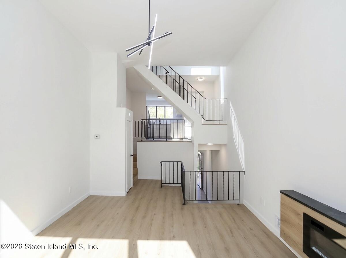 81 Robinson Avenue Image 5