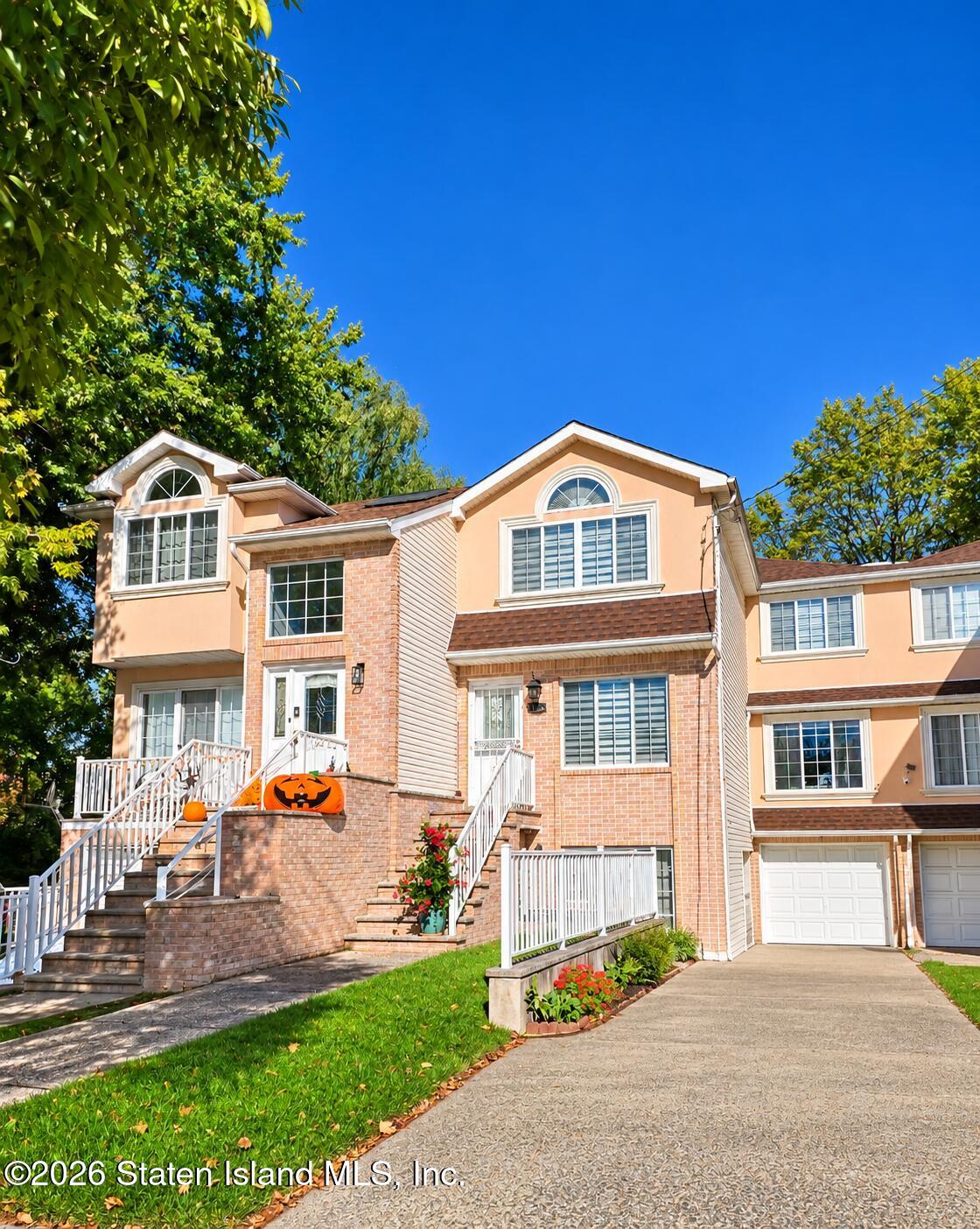 1325 Rockland Avenue Image 3