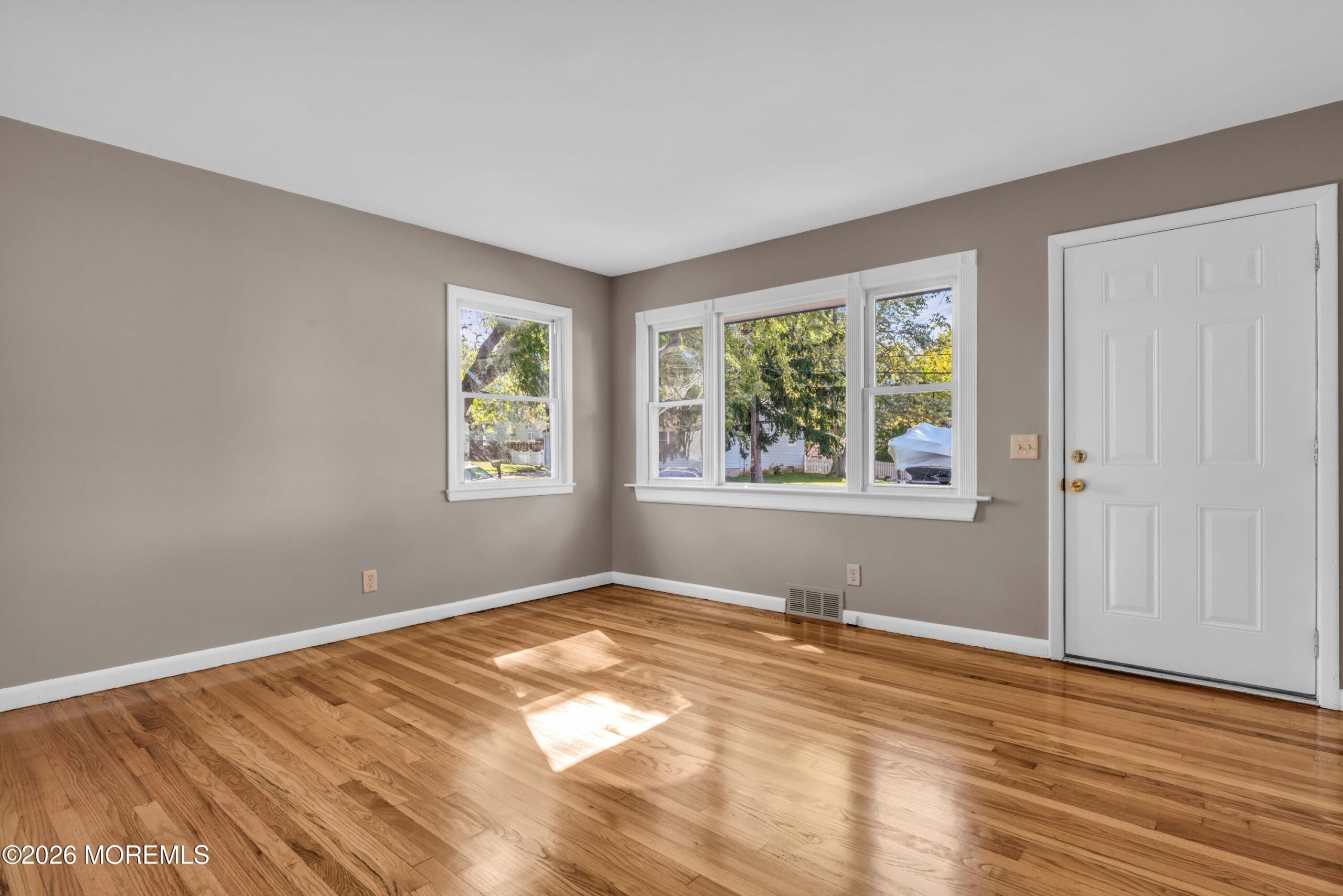 706 E Lawn Drive Image 3