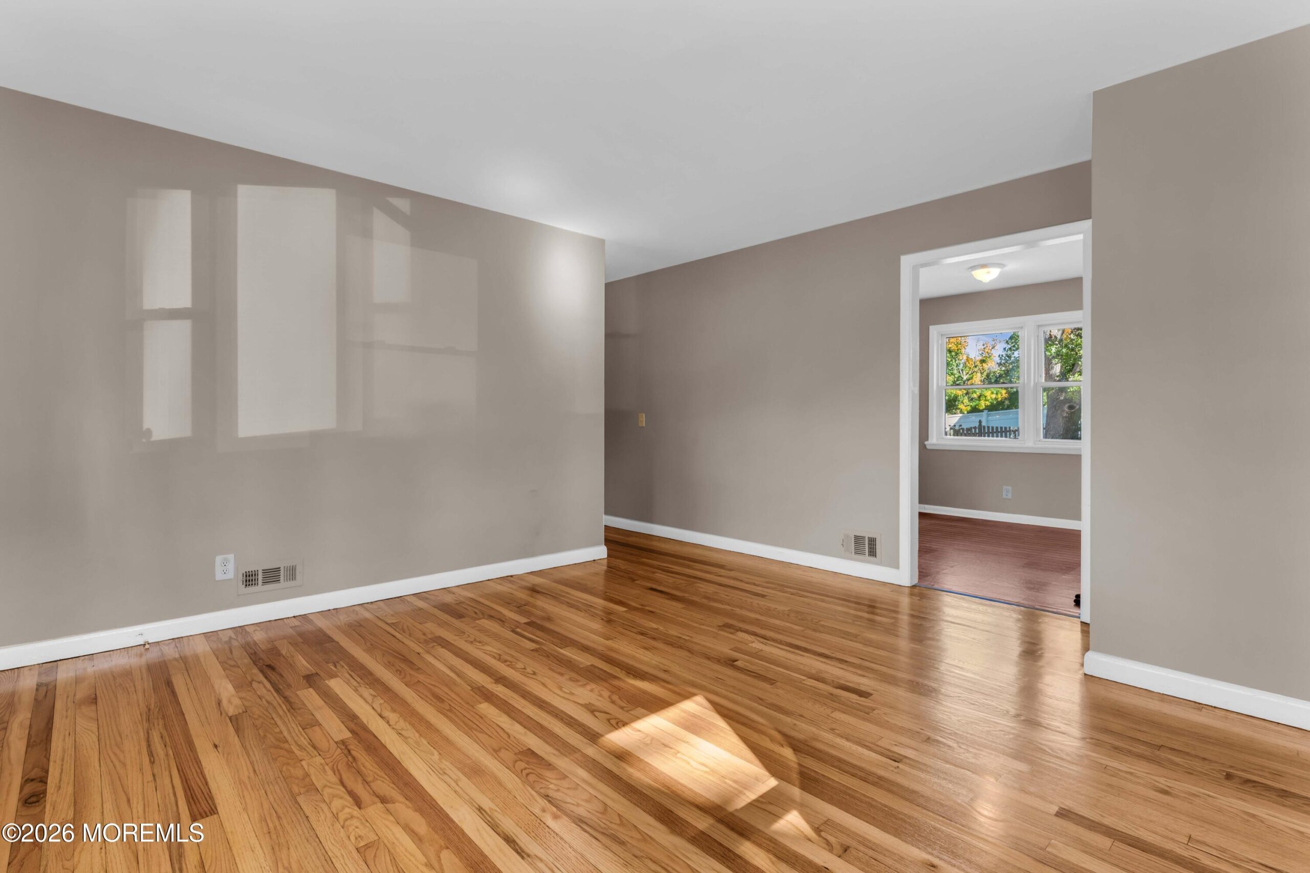 706 E Lawn Drive Image 4