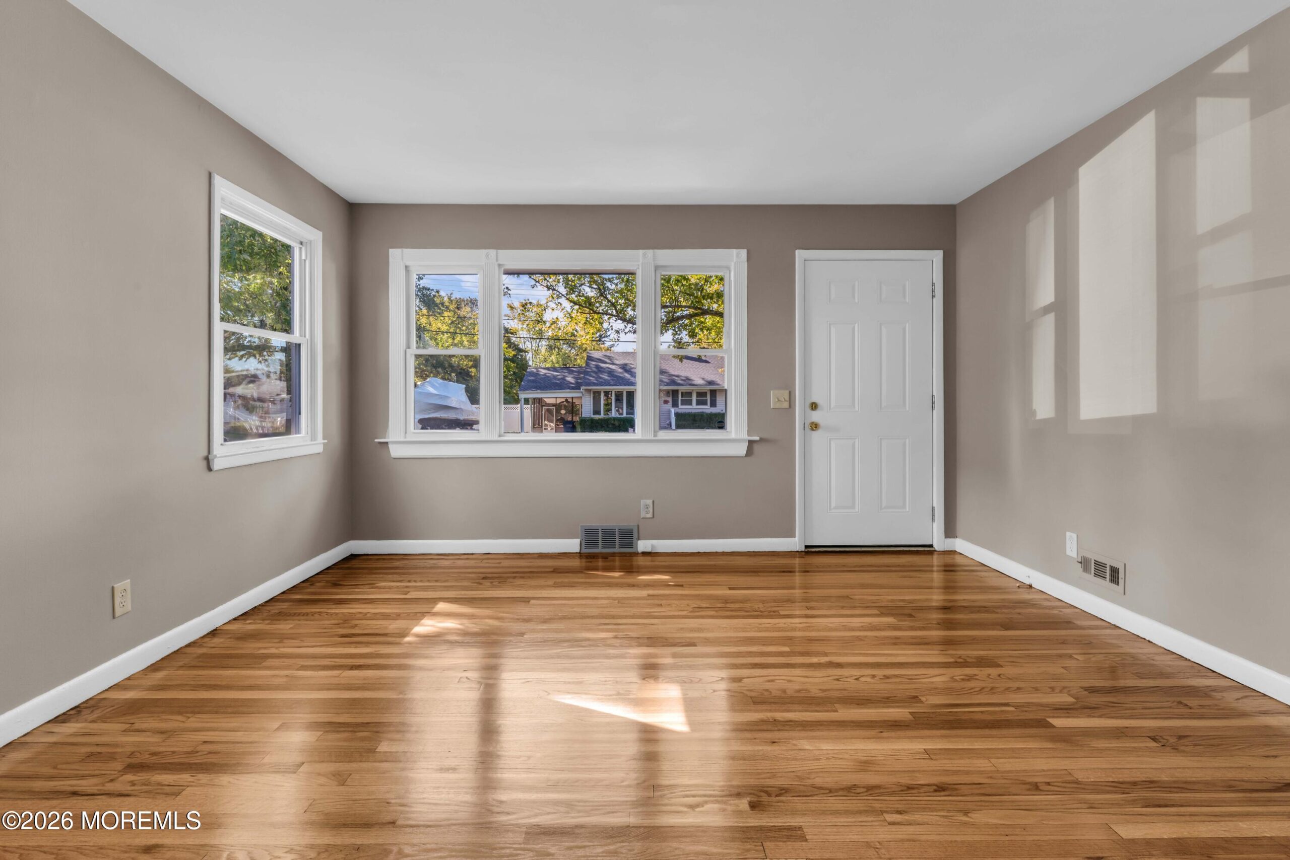 706 E Lawn Drive Image 2