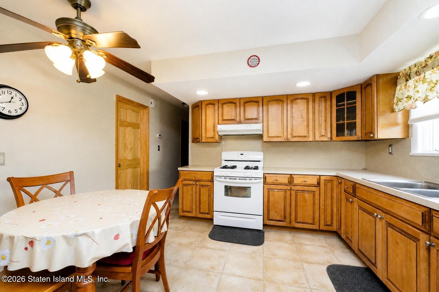 216 Clermont Place, Staten Island, NY, 10314 image 18